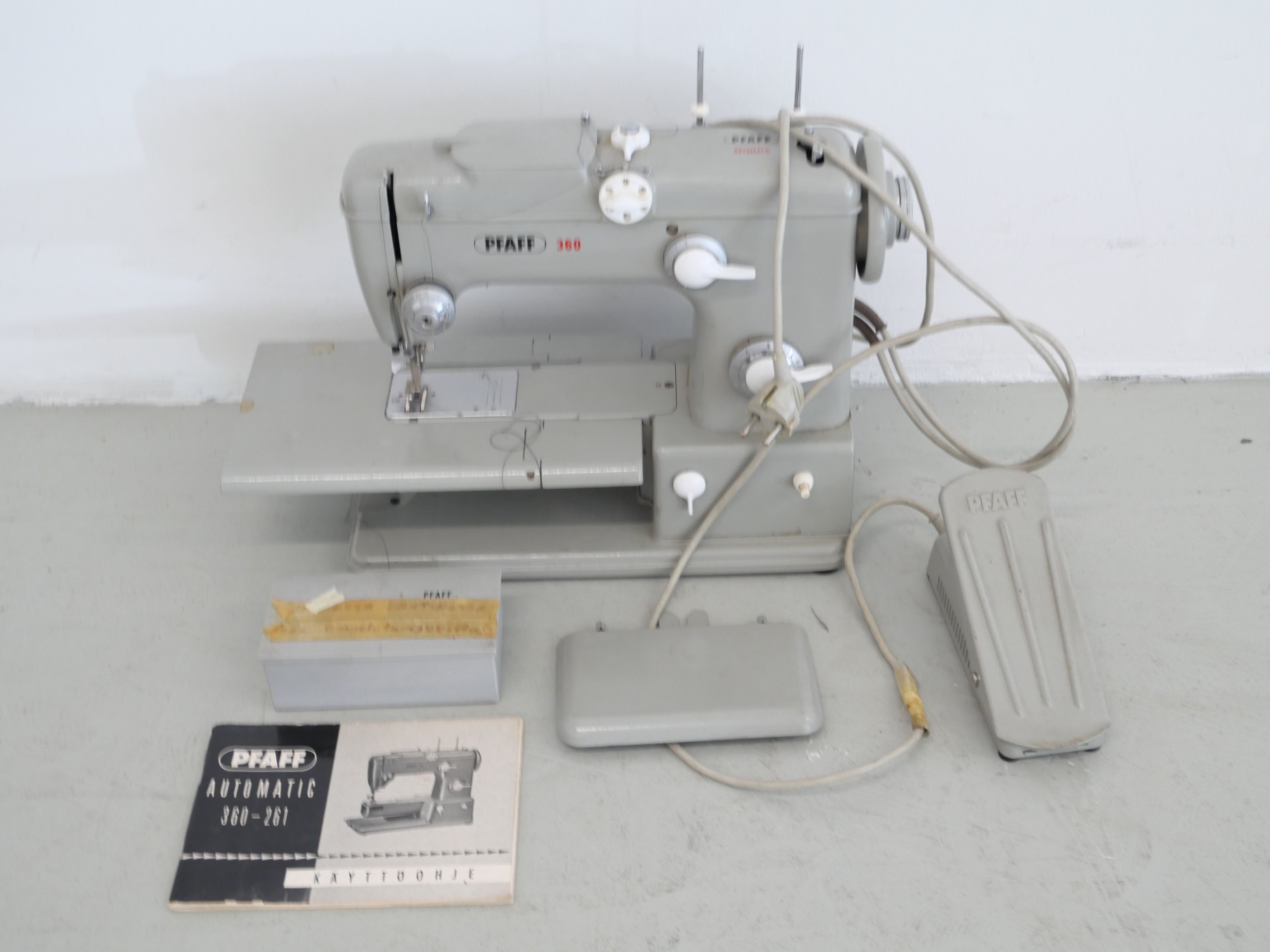 *Ompelukone - Huutokauppa Ekman