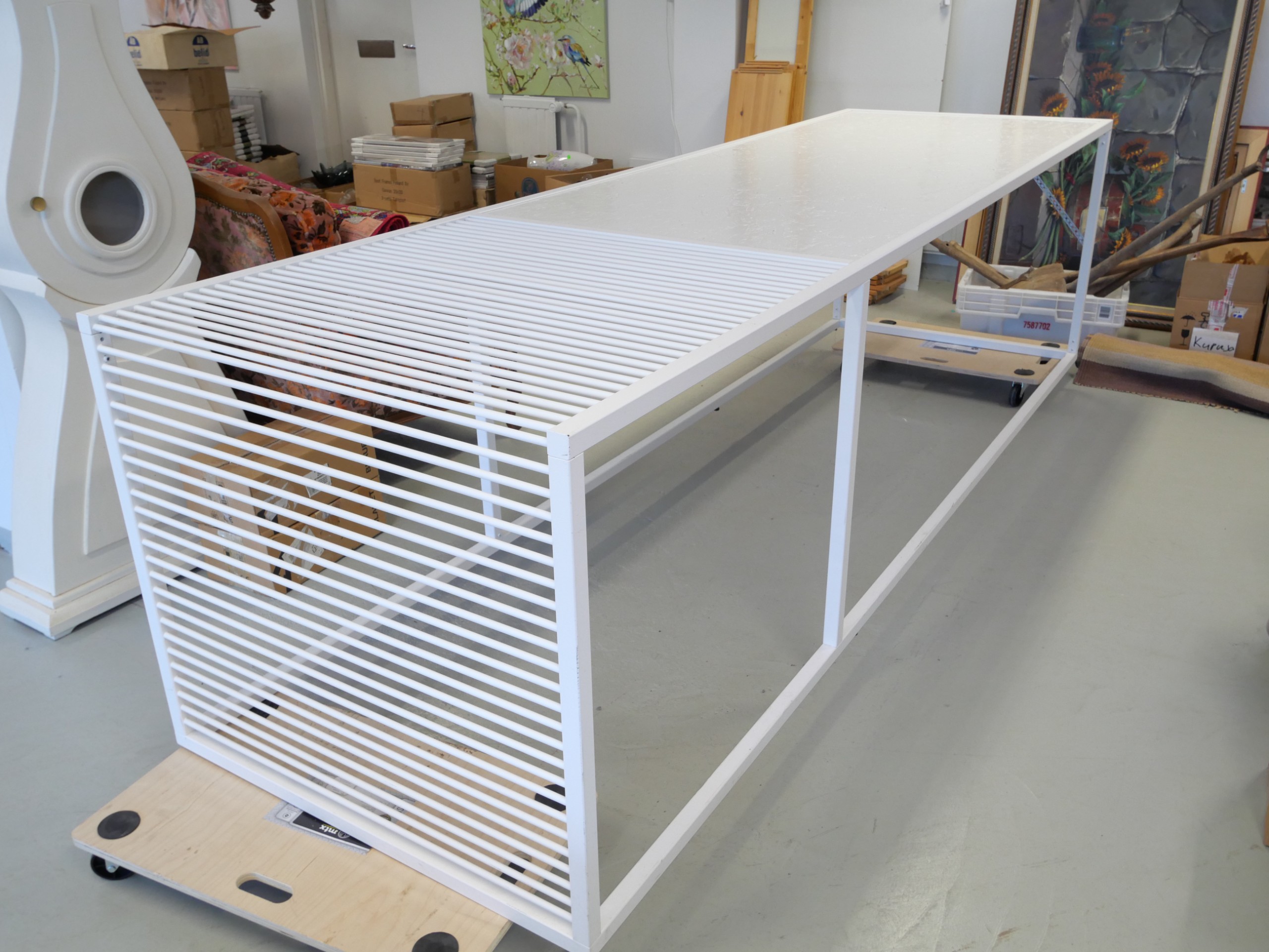 *Työtaso/esittelypöytä