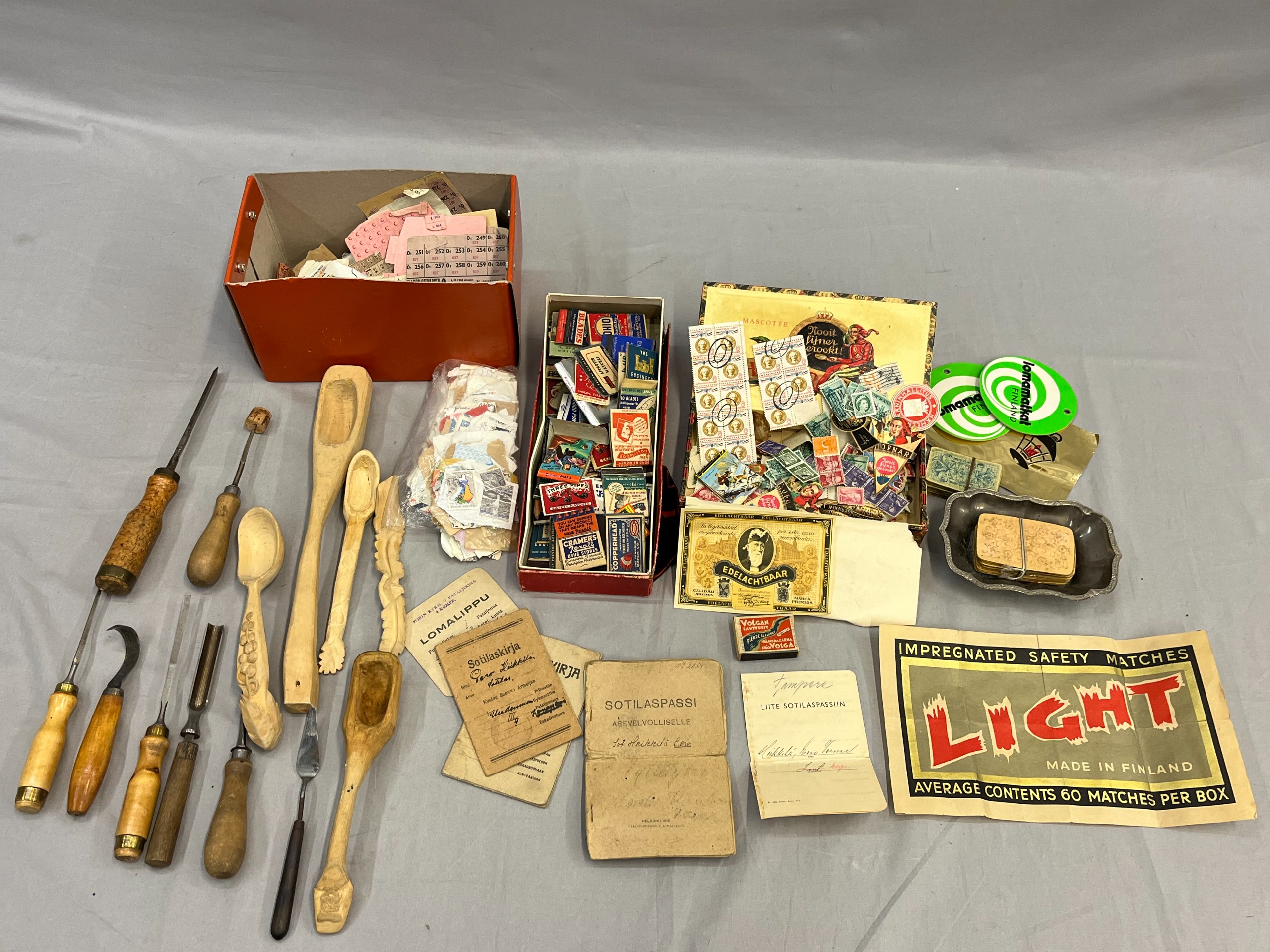 Postimerkit, puukauhat, taltat ym - Huutokauppa Ekman