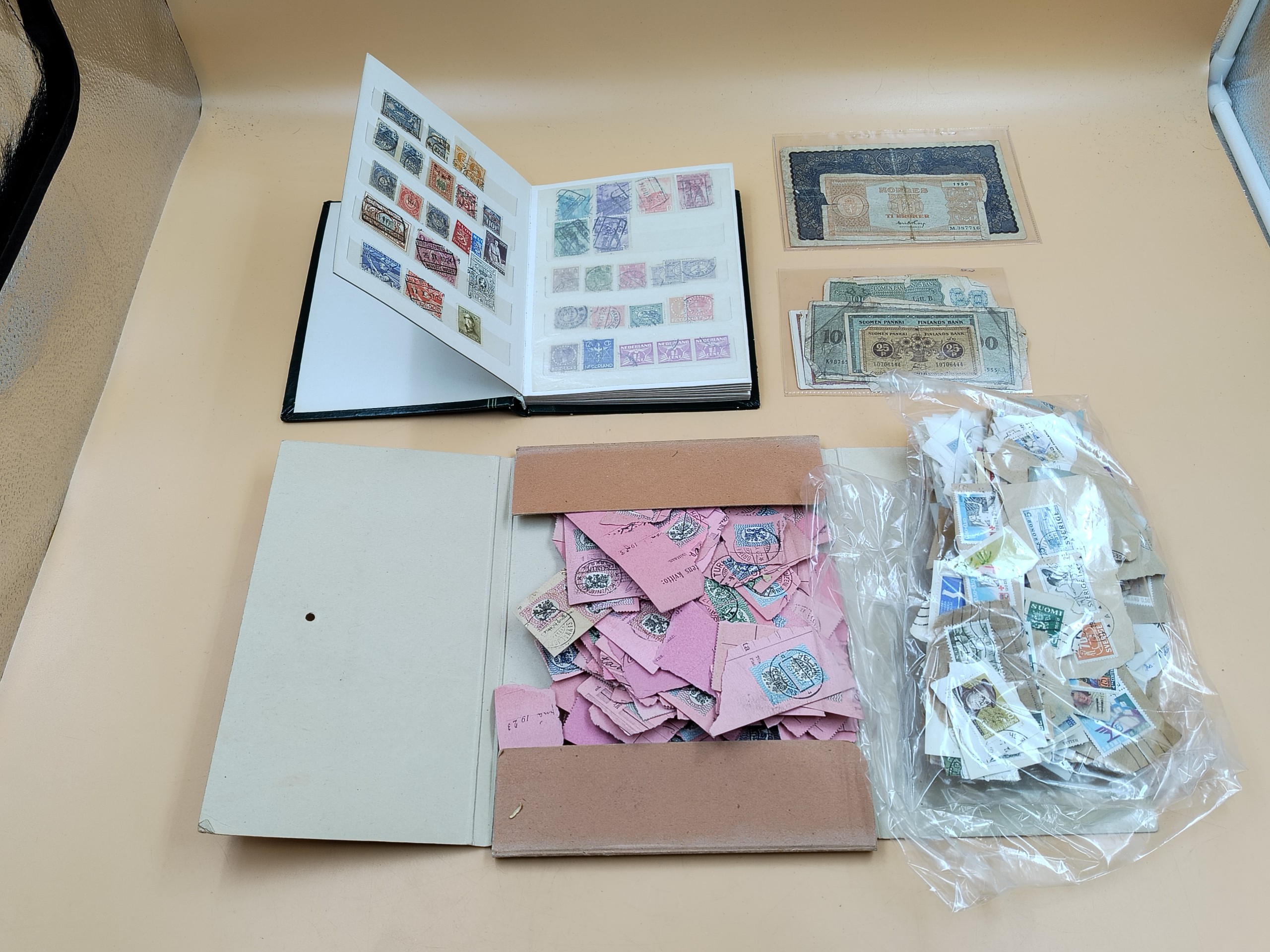 Postimerkit ym. - Huutokauppa Ekman