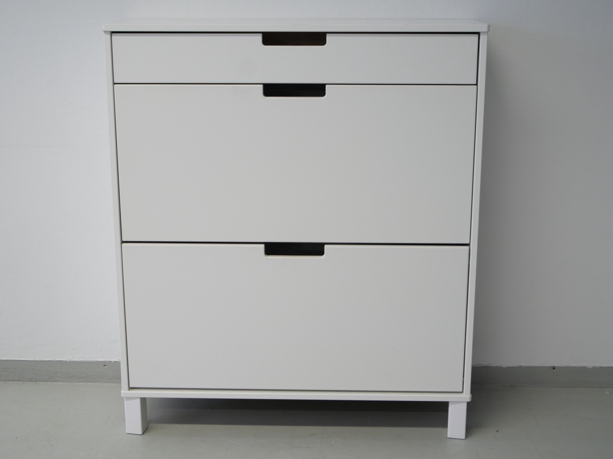 *Kenkäkaappi - Huutokauppa Ekman