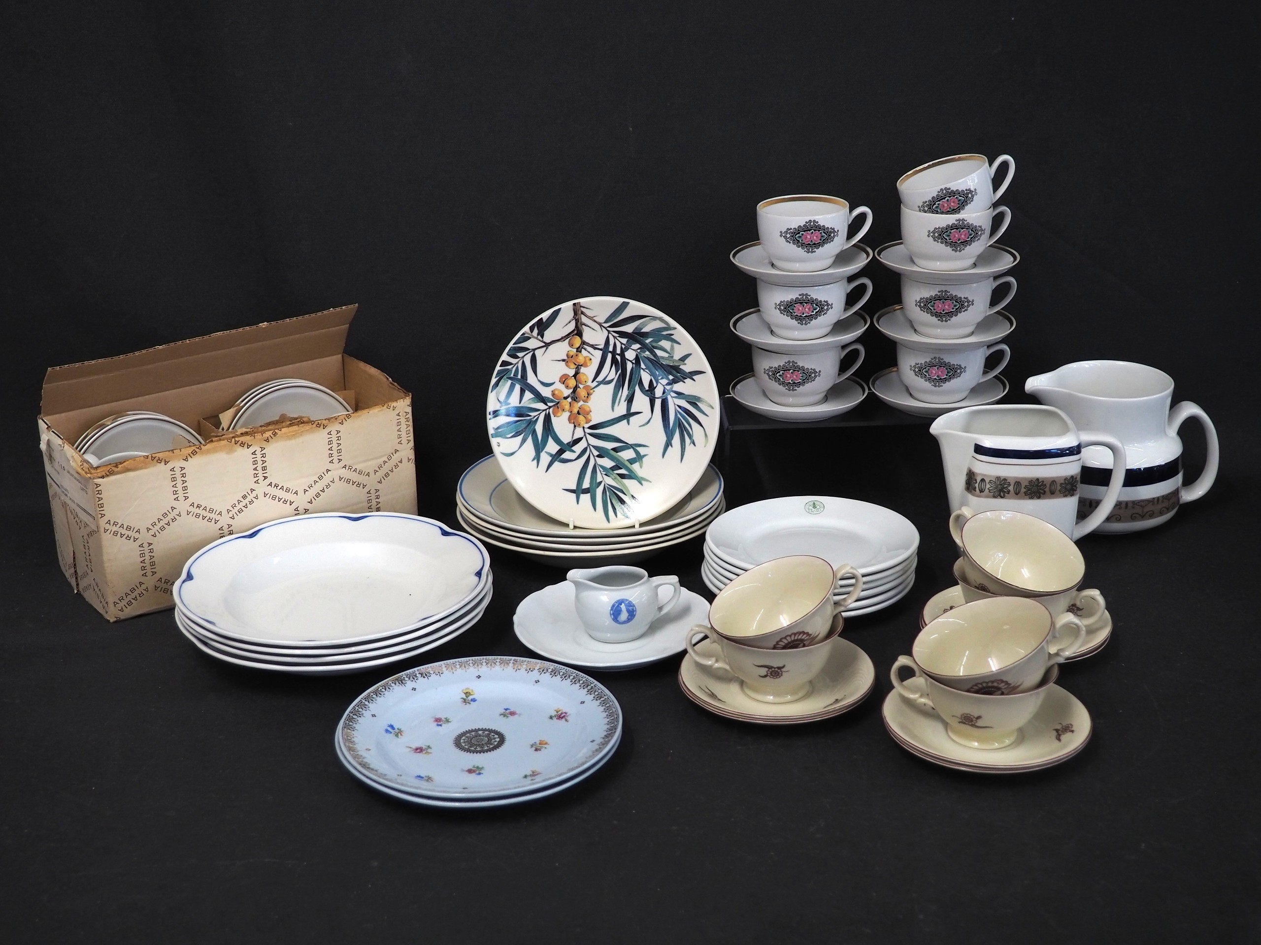 Venäläistä posliinia, Arabia ym. - Huutokauppa Ekman