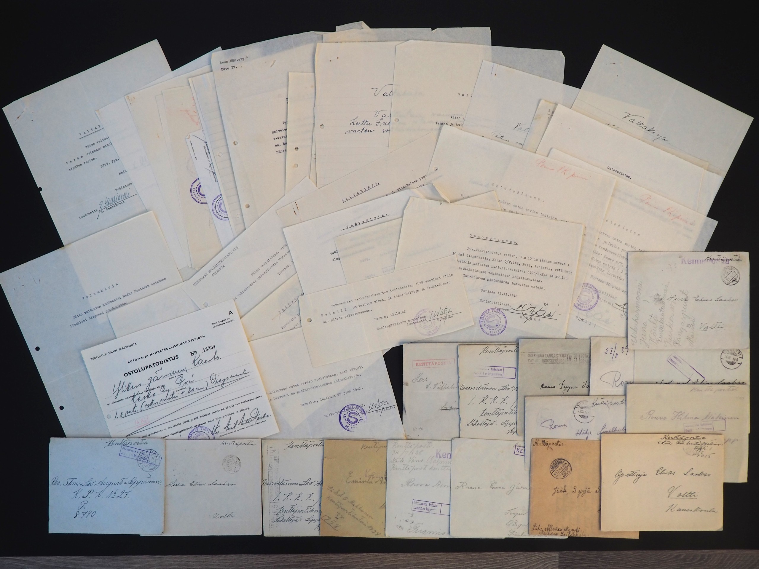 Valtakirjat ja kenttäpostia