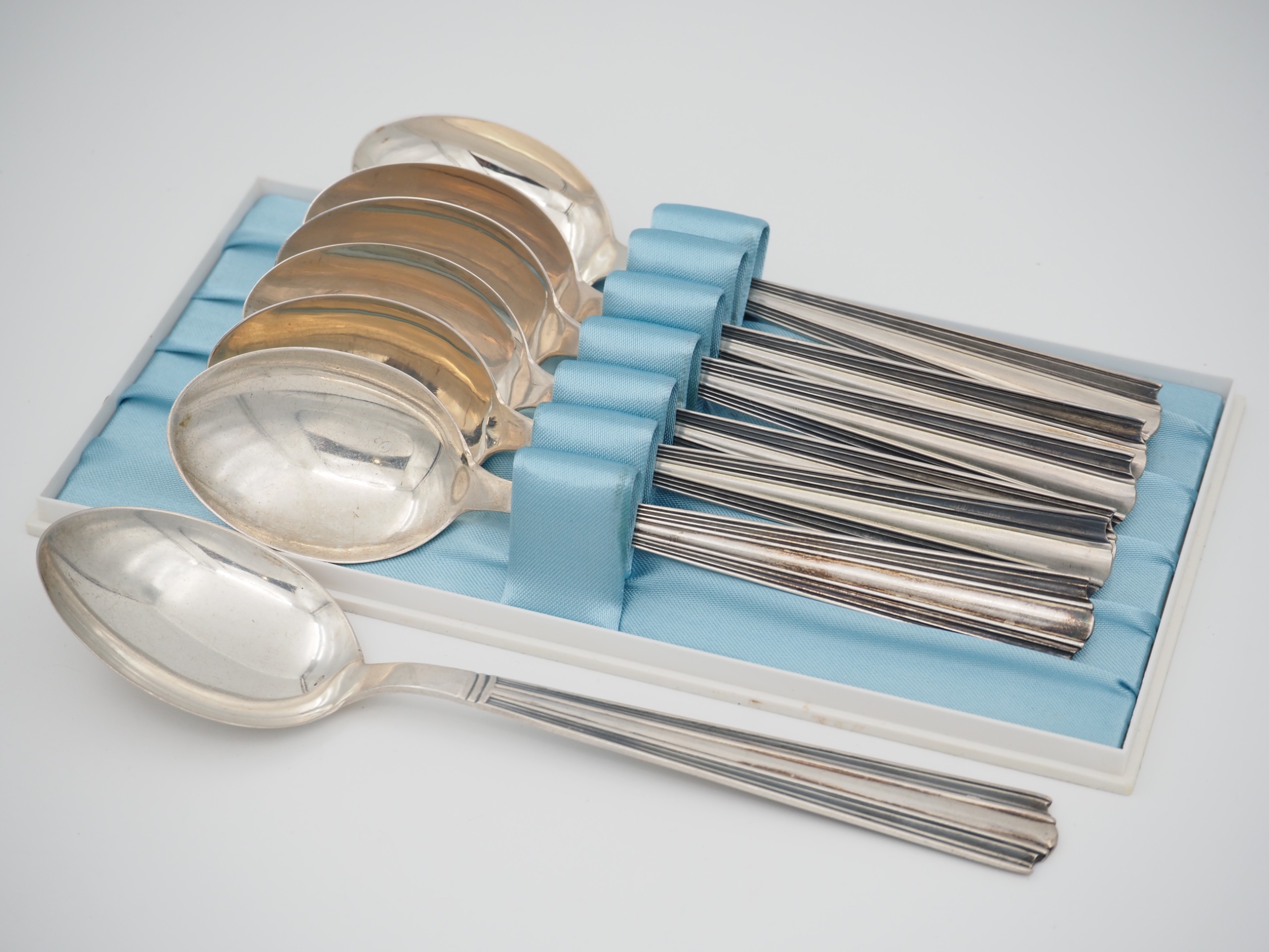 Margit hopealusikat - Huutokauppa Ekman