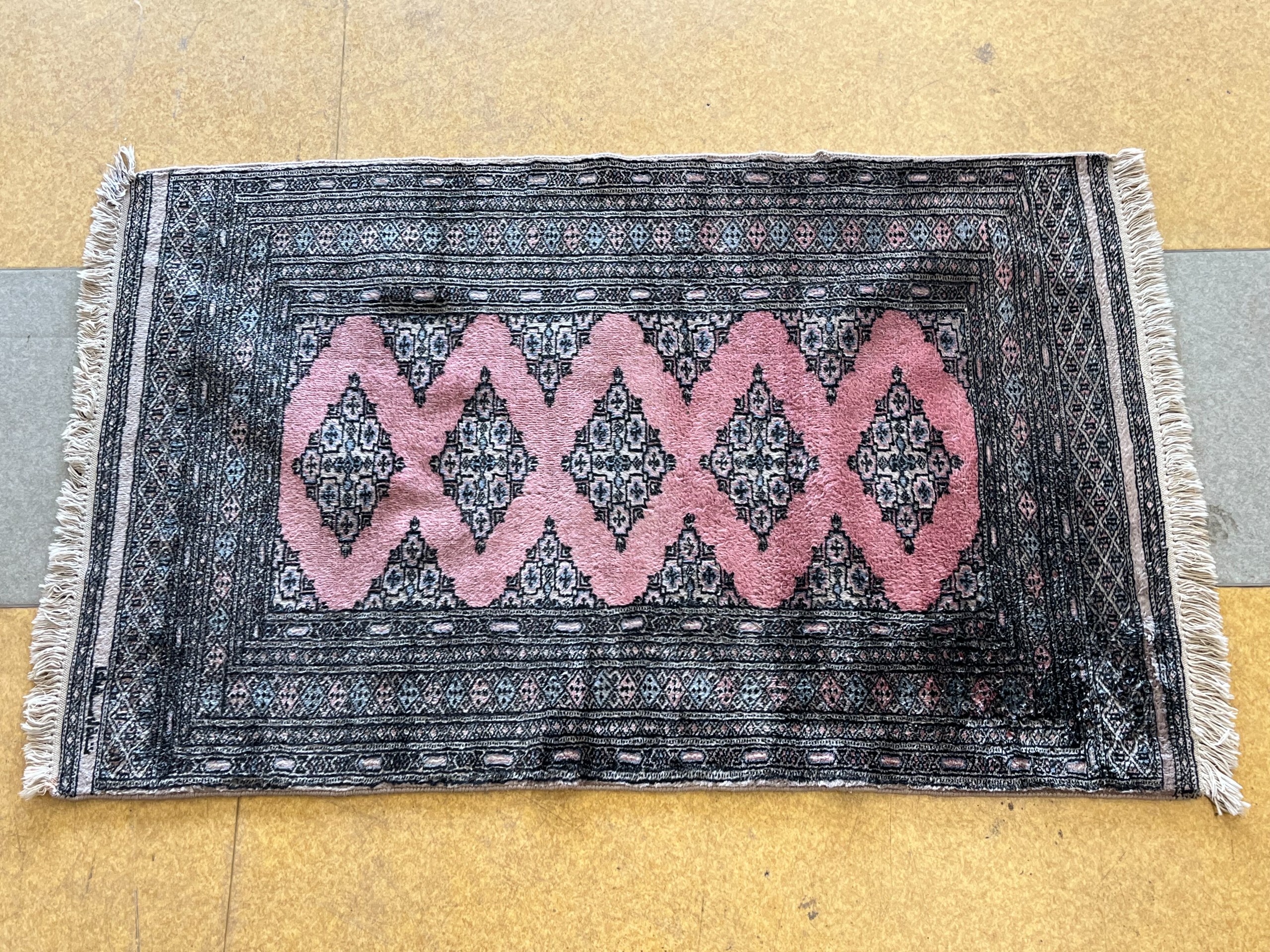 Itämainen matto - Huutokauppa Ekman