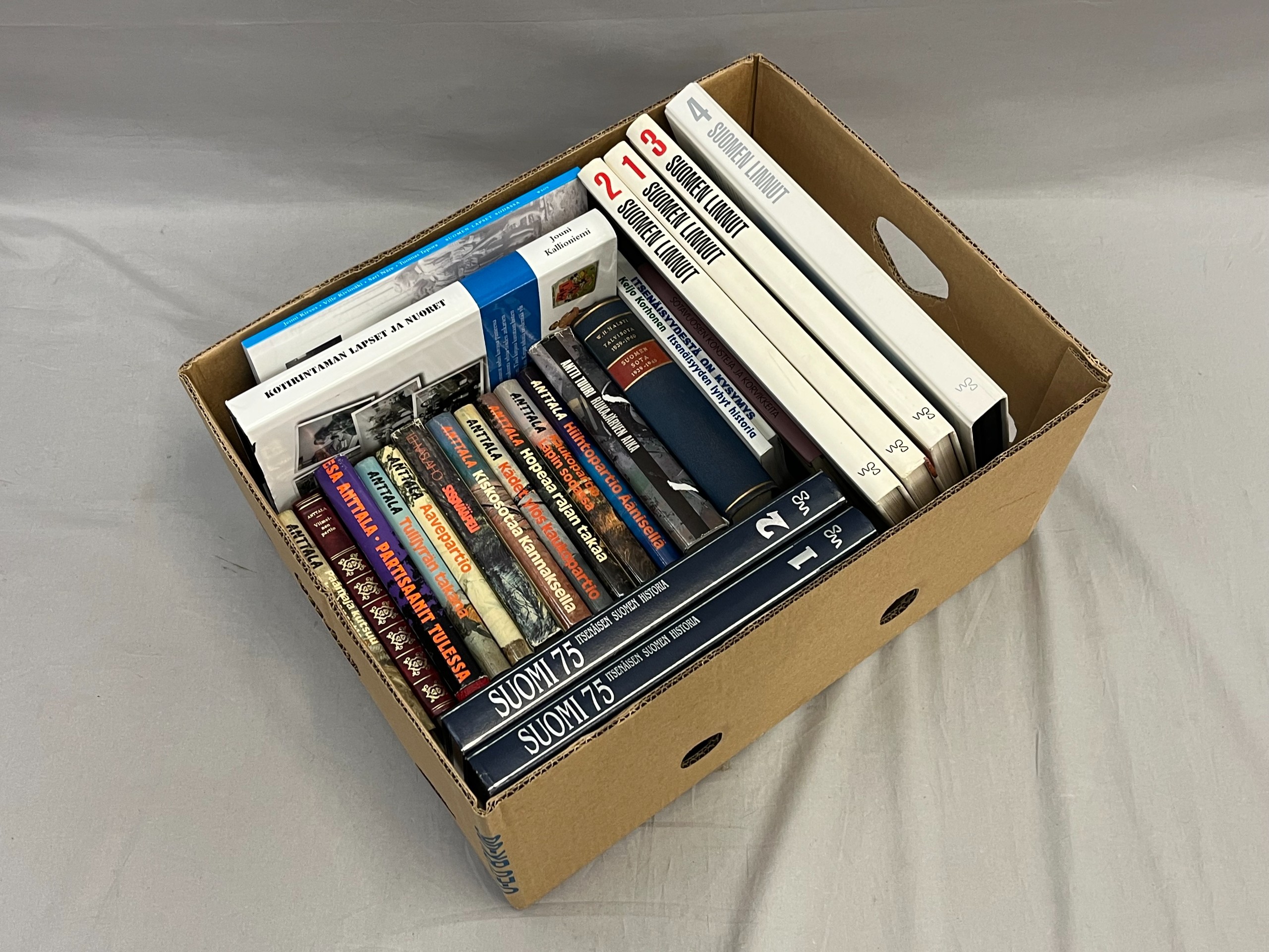 Sotakirjallisuus, äänikirja ym - Huutokauppa Ekman