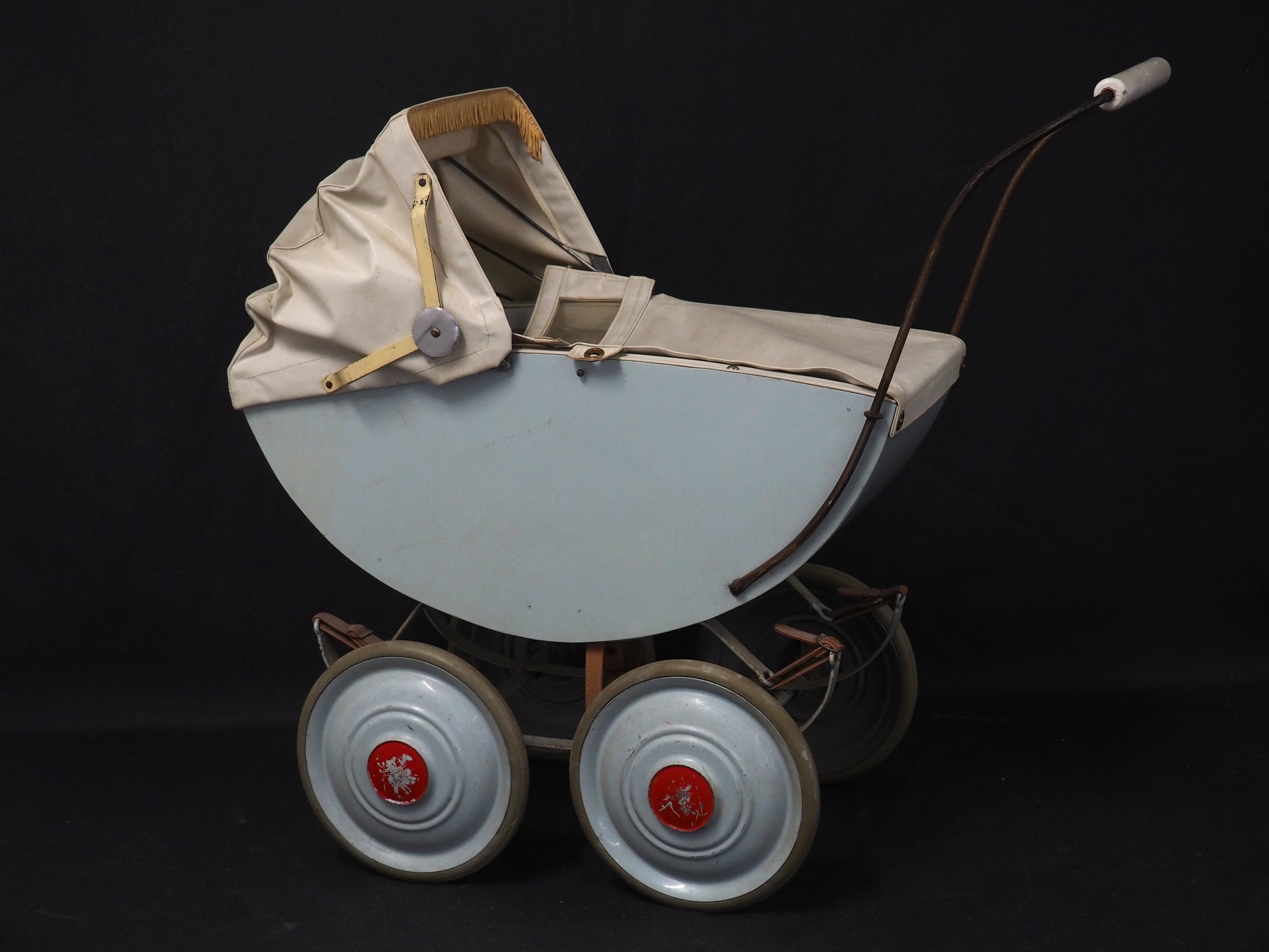 Nukenvaunut - Huutokauppa Ekman