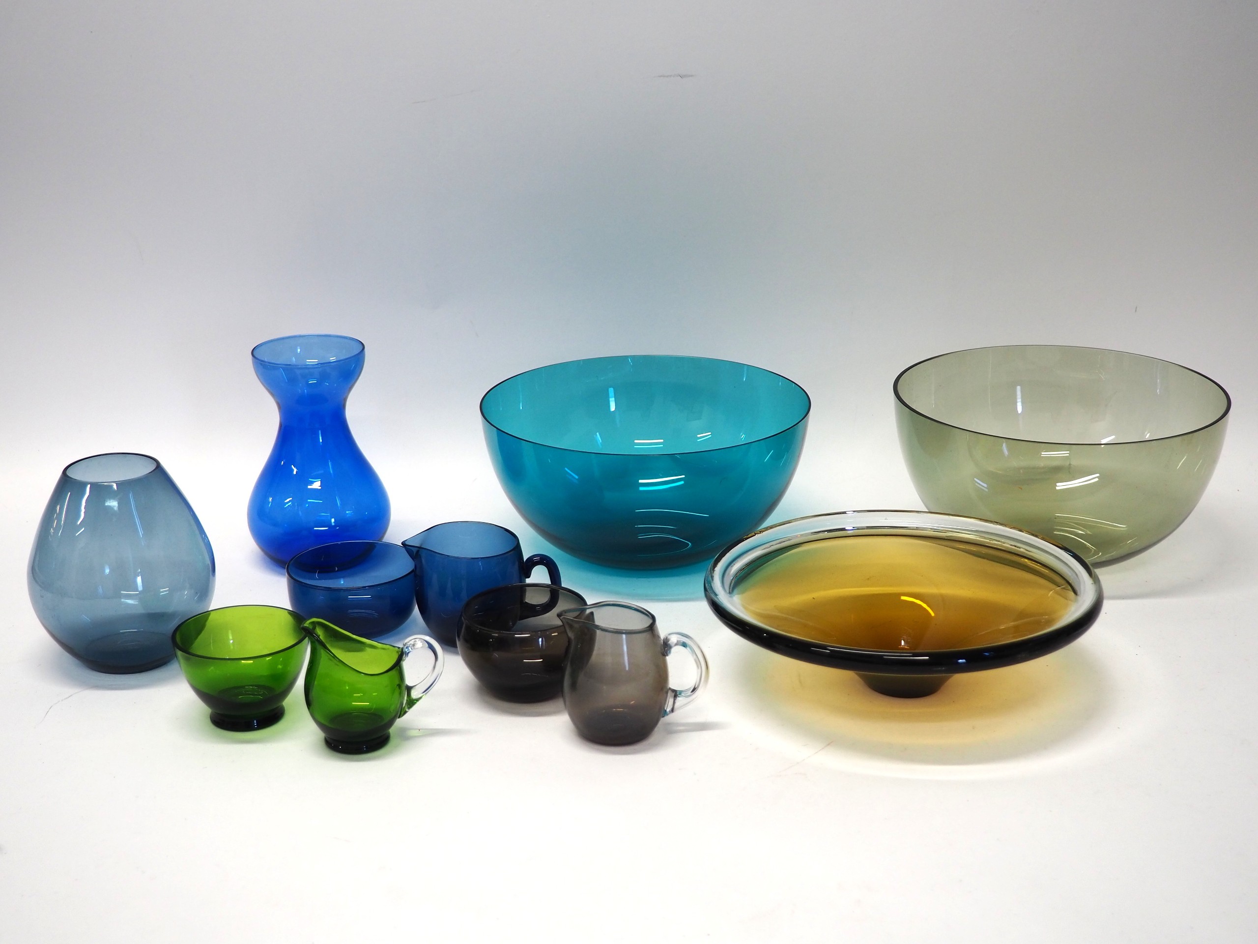 Värillistä lasia - Huutokauppa Ekman