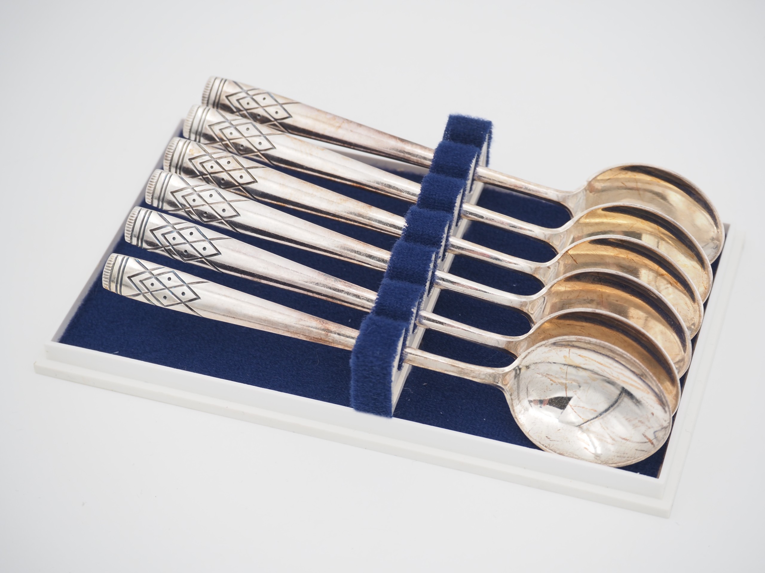 Aino hopealusikat - Huutokauppa Ekman