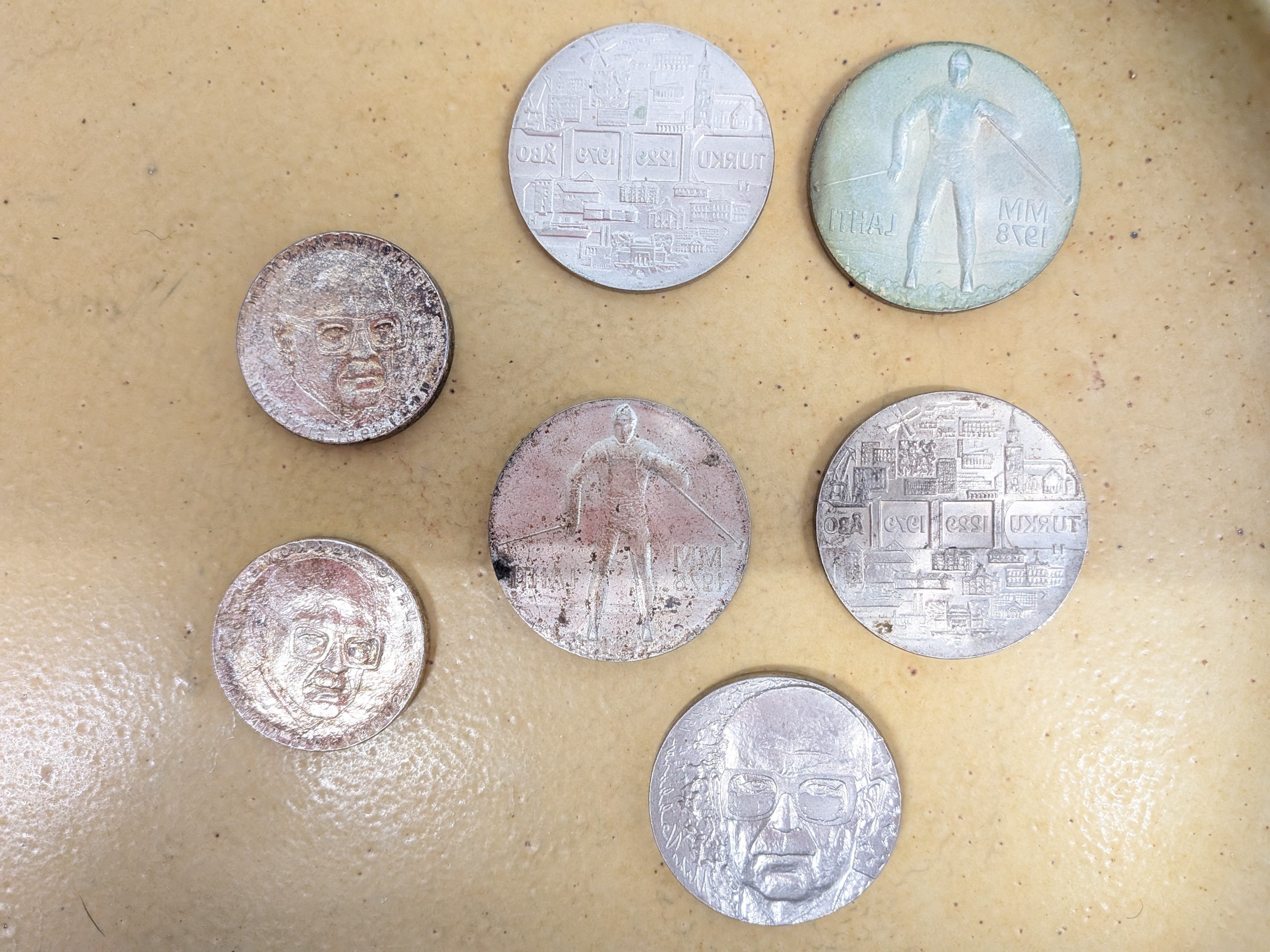 Hopeiset juhlarahat - Huutokauppa Ekman