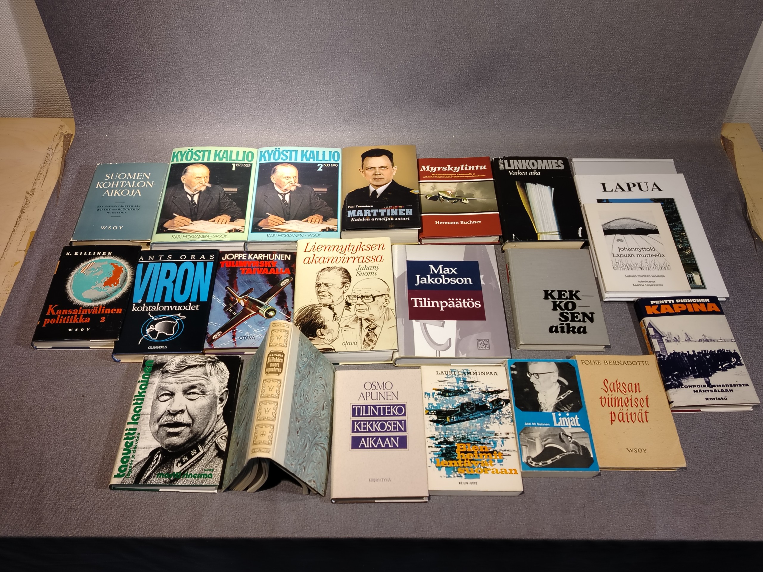 Sotakirjallisuus ym. - Huutokauppa Ekman