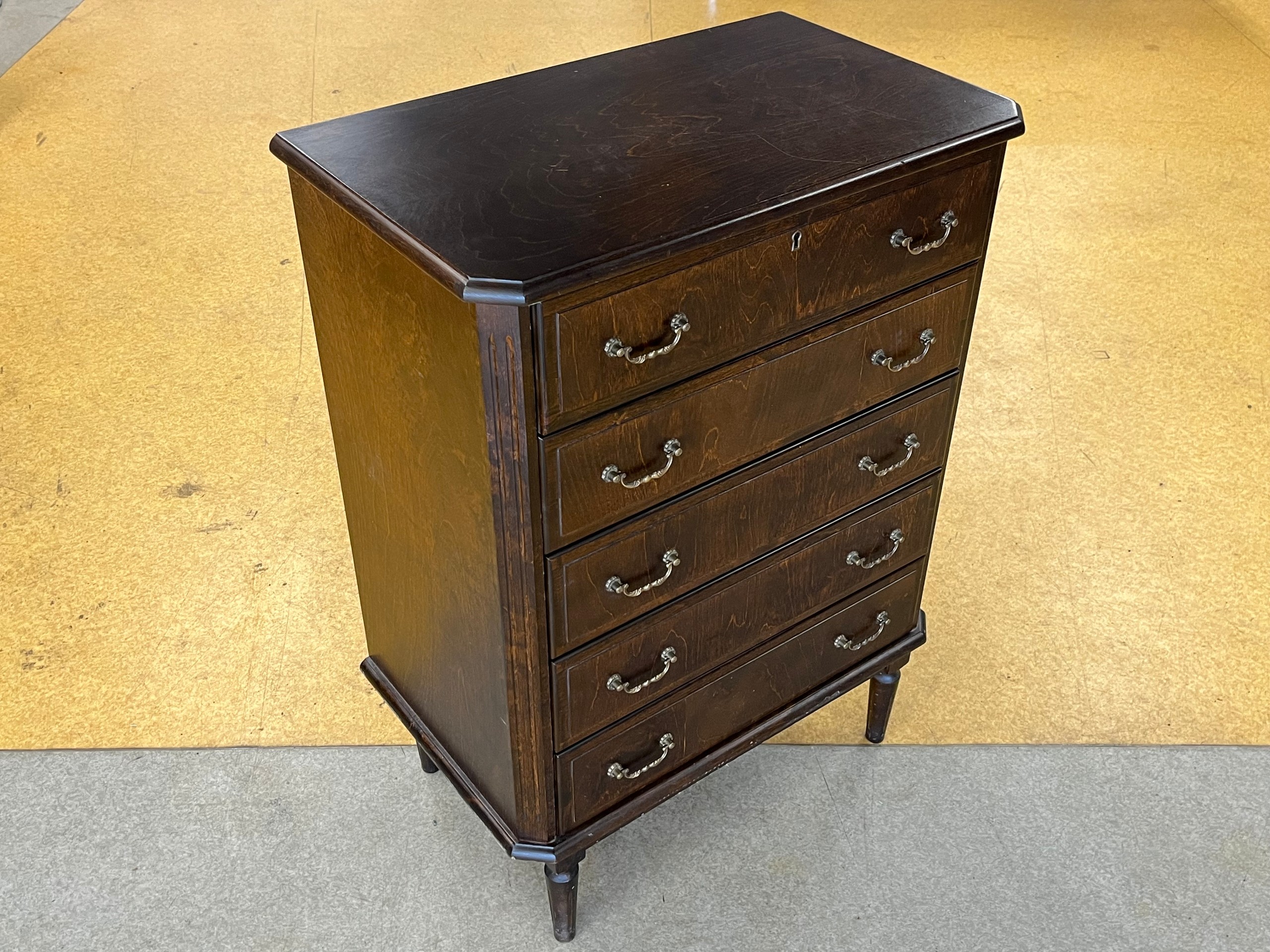 Lipasto - Huutokauppa Ekman