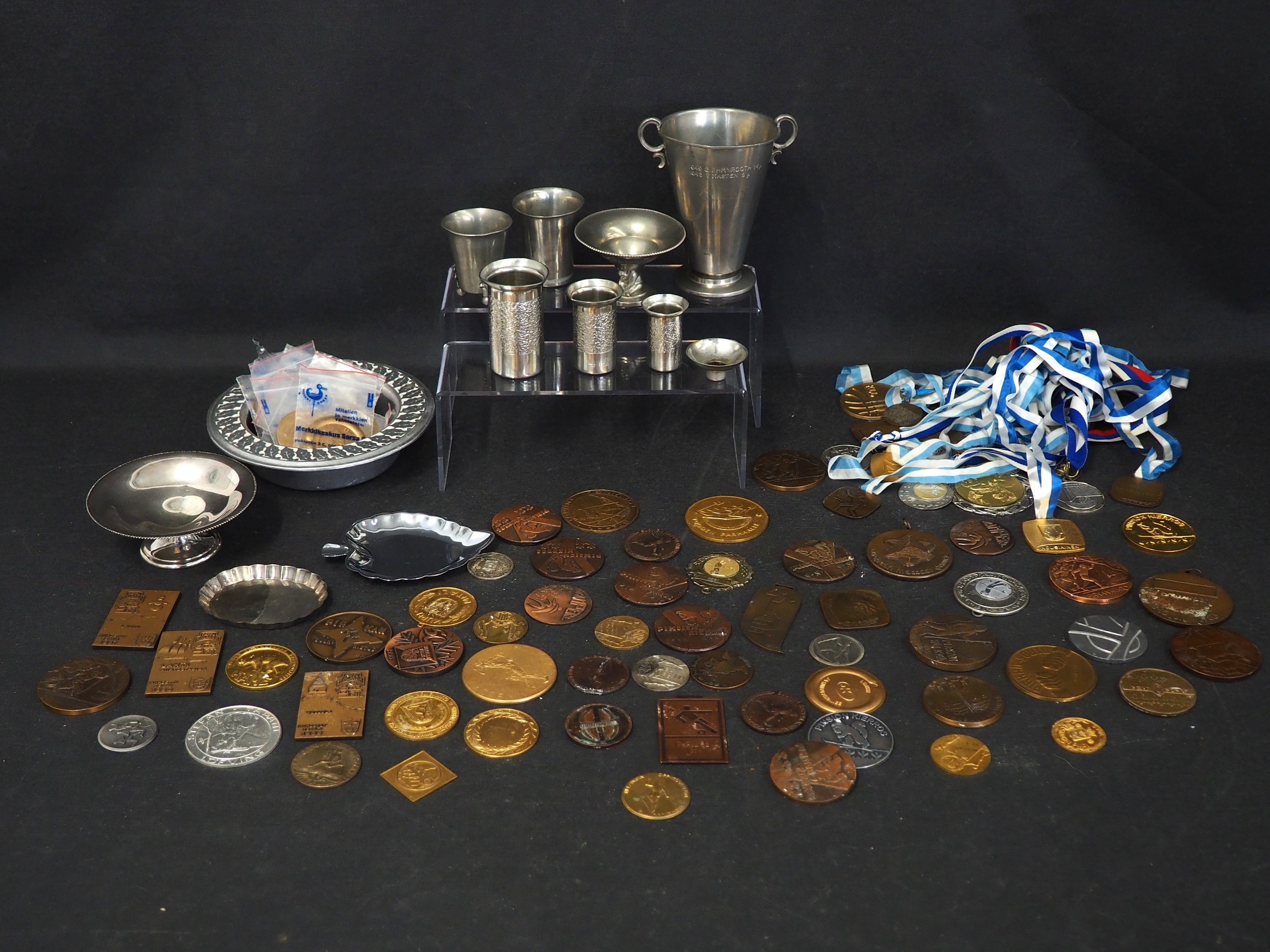 Mitaleja, tinaa ym. - Huutokauppa Ekman