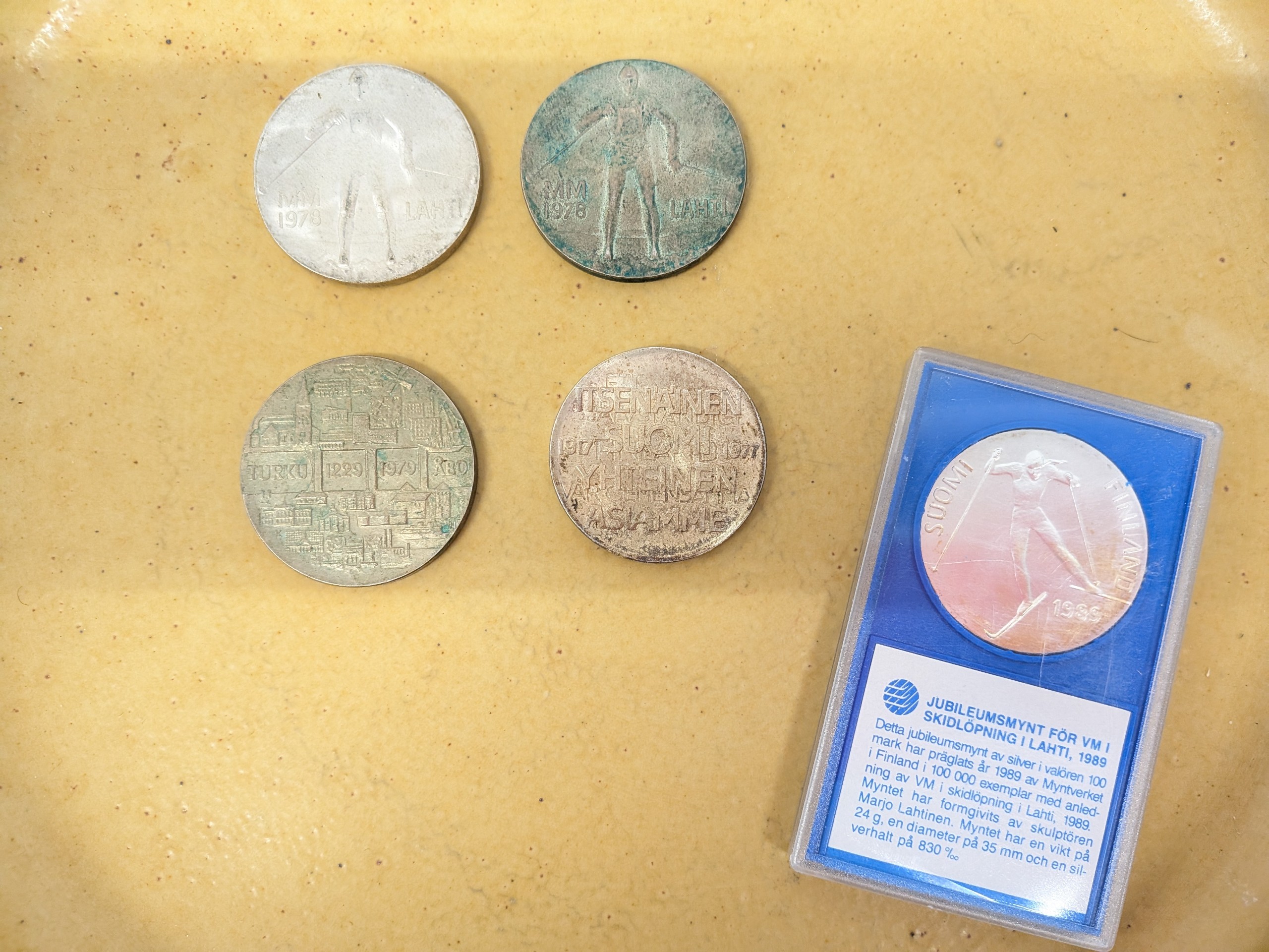 Hopeiset juhlarahat - Huutokauppa Ekman