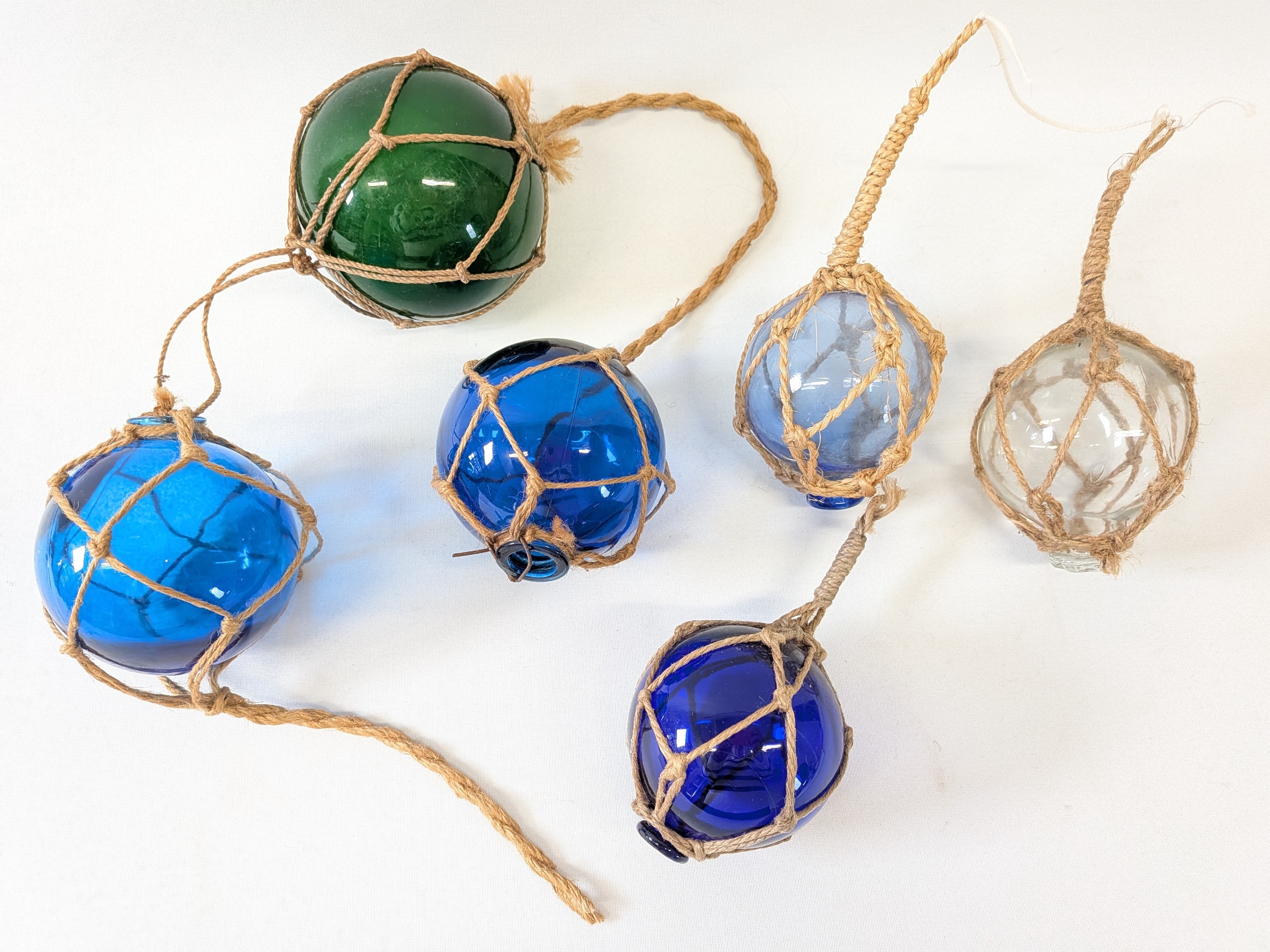 Lasiset verkkopallot - Huutokauppa Ekman