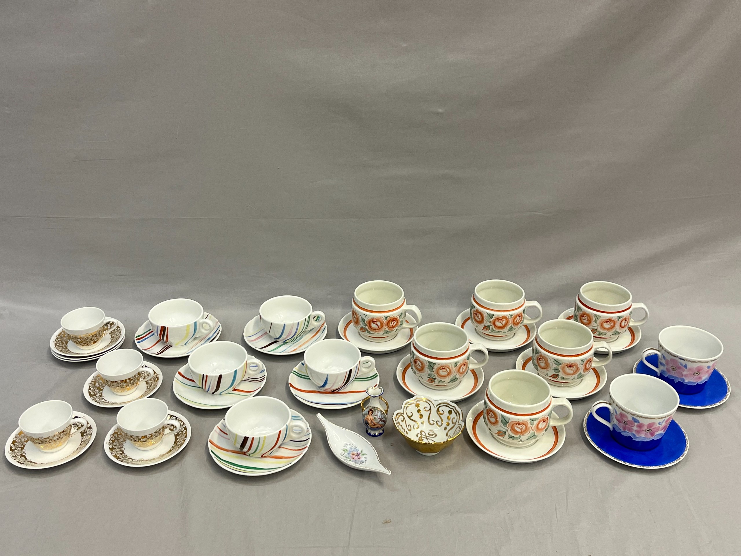 Kahviastiastot - Huutokauppa Ekman