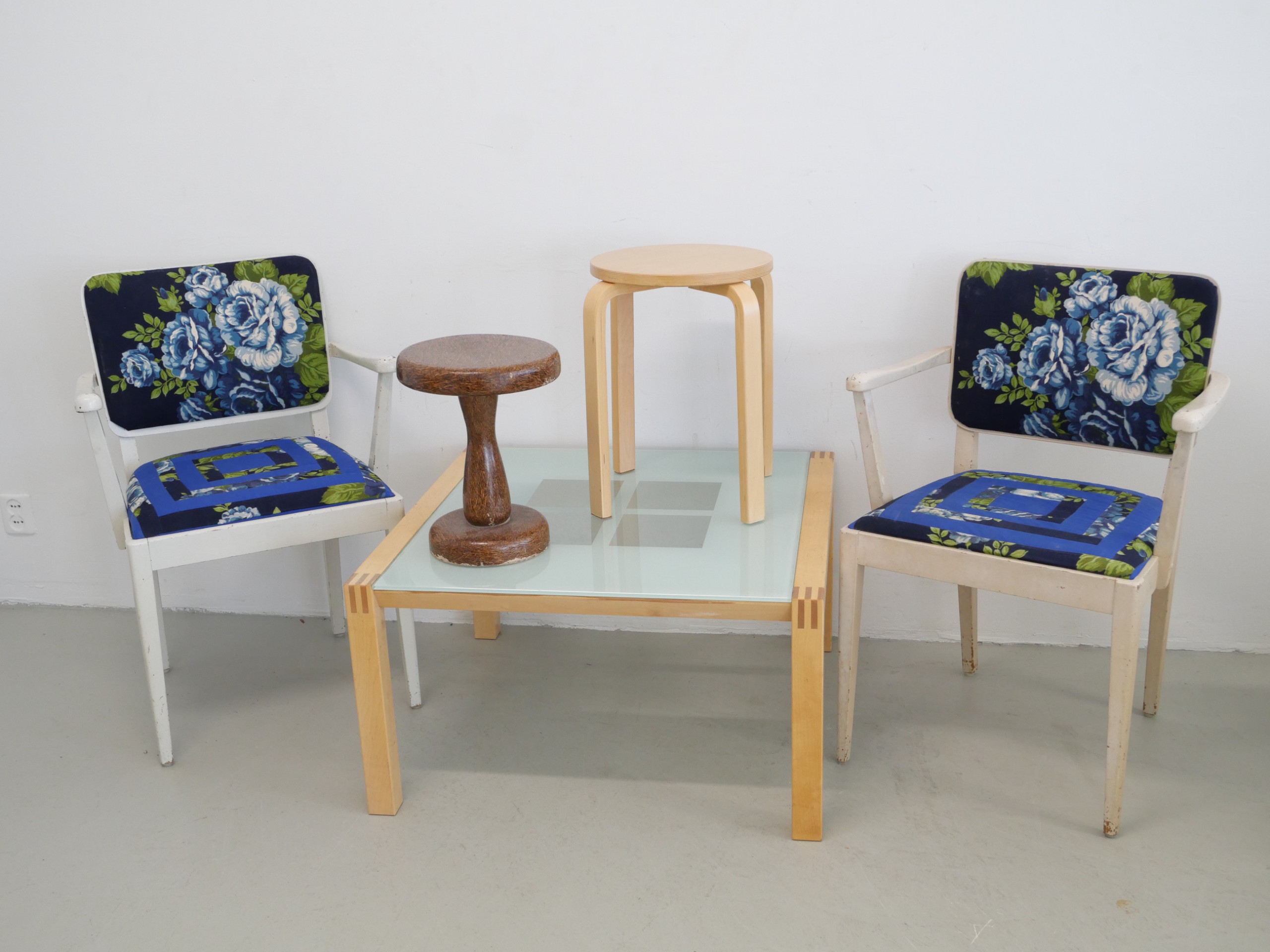 *Pöytä, tuolit ym. - Huutokauppa Ekman