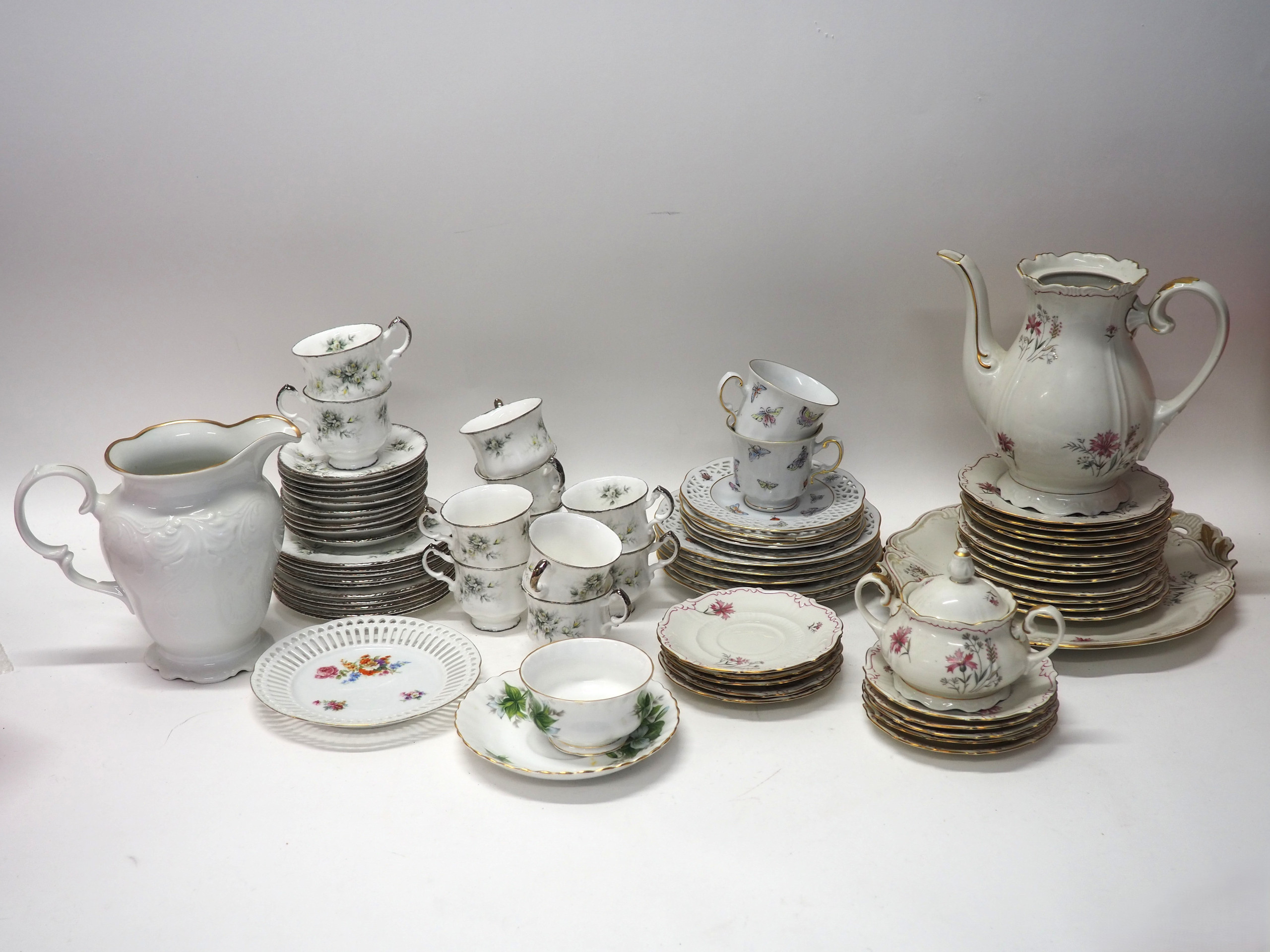 Ulkomaiset astiat - Huutokauppa Ekman