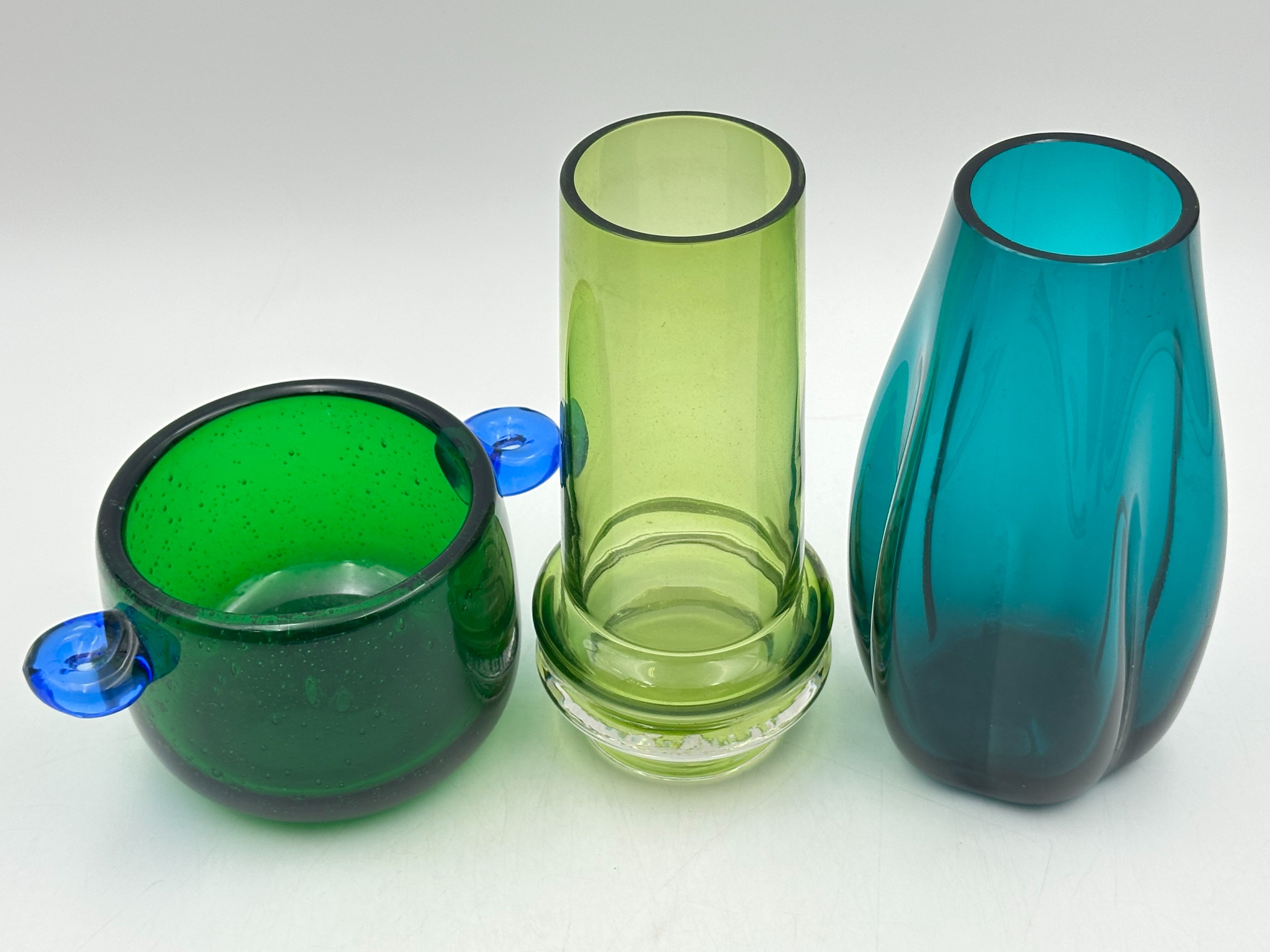 Värilliset maljakot - Huutokauppa Ekman