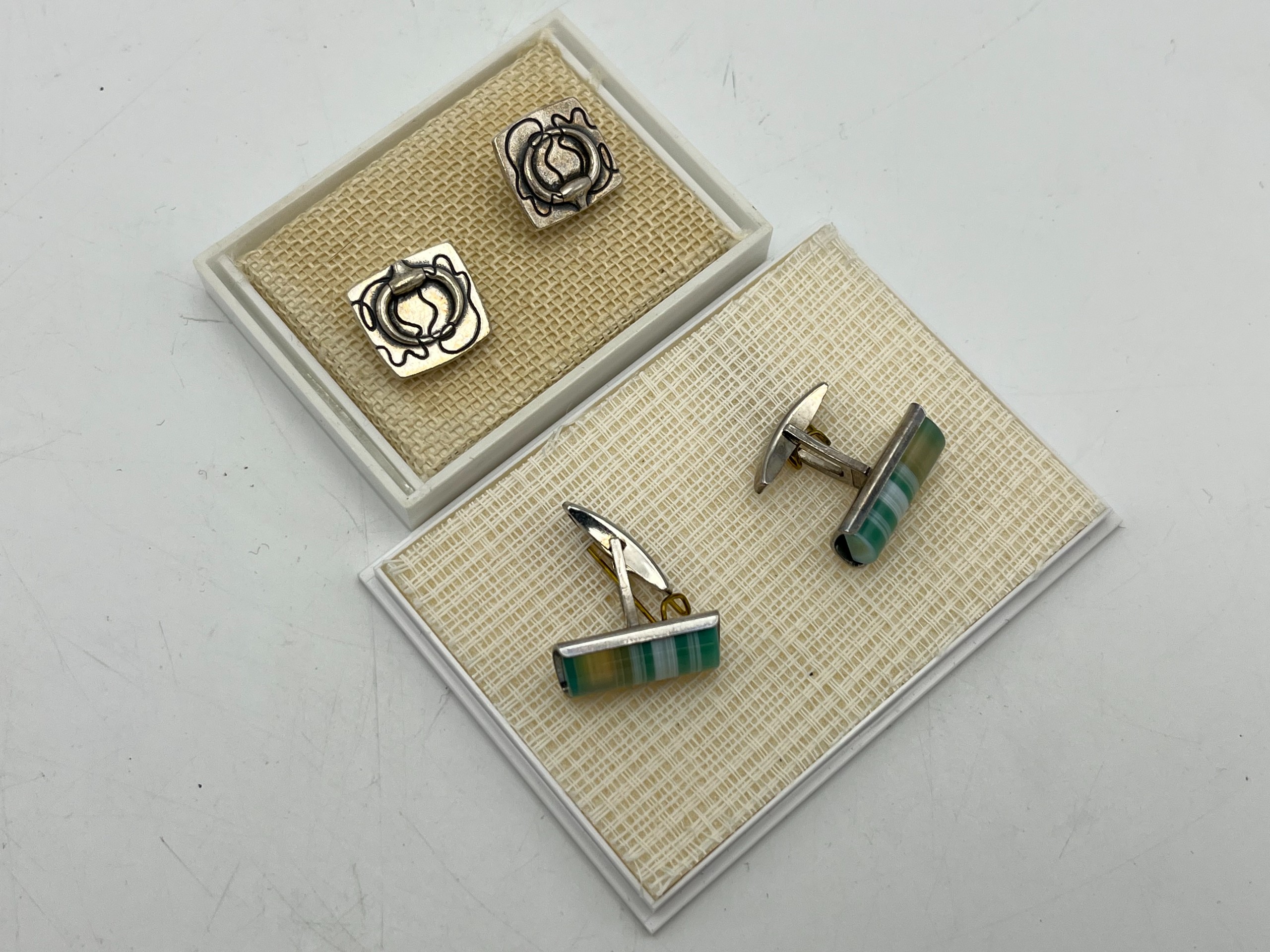 Hopeiset korut - Huutokauppa Ekman