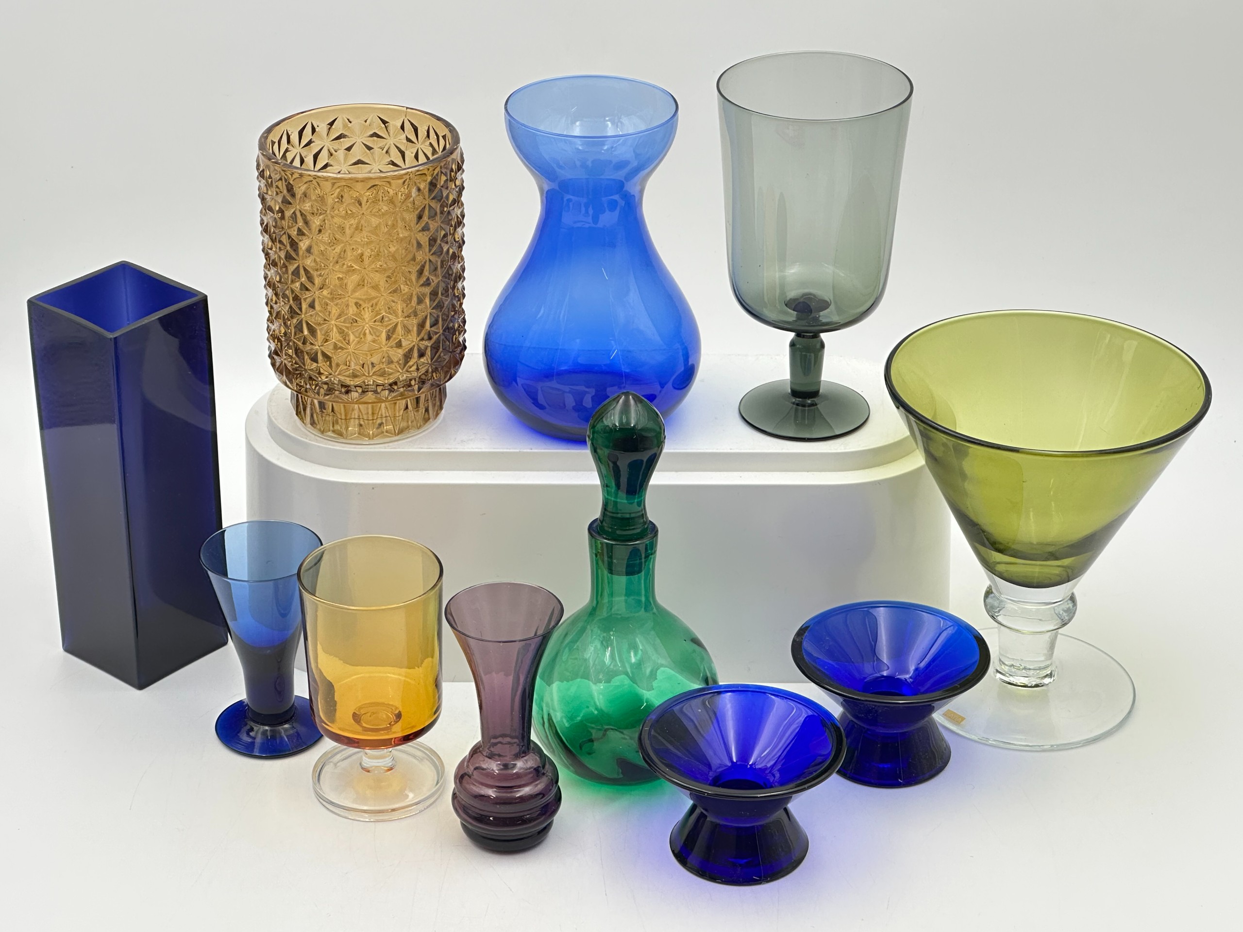 Värillinen lasi - Huutokauppa Ekman