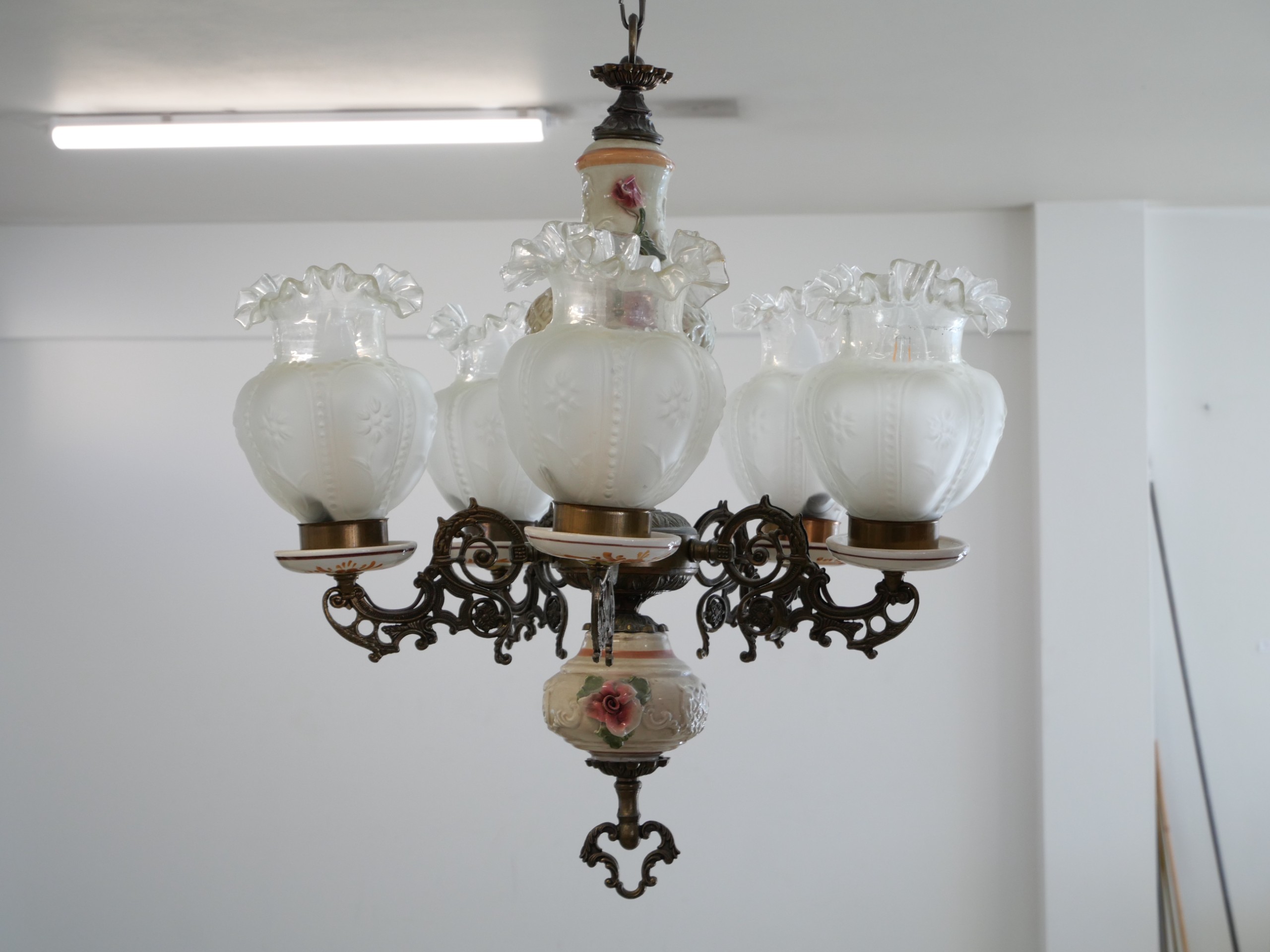 *Kattovalaisin - Huutokauppa Ekman