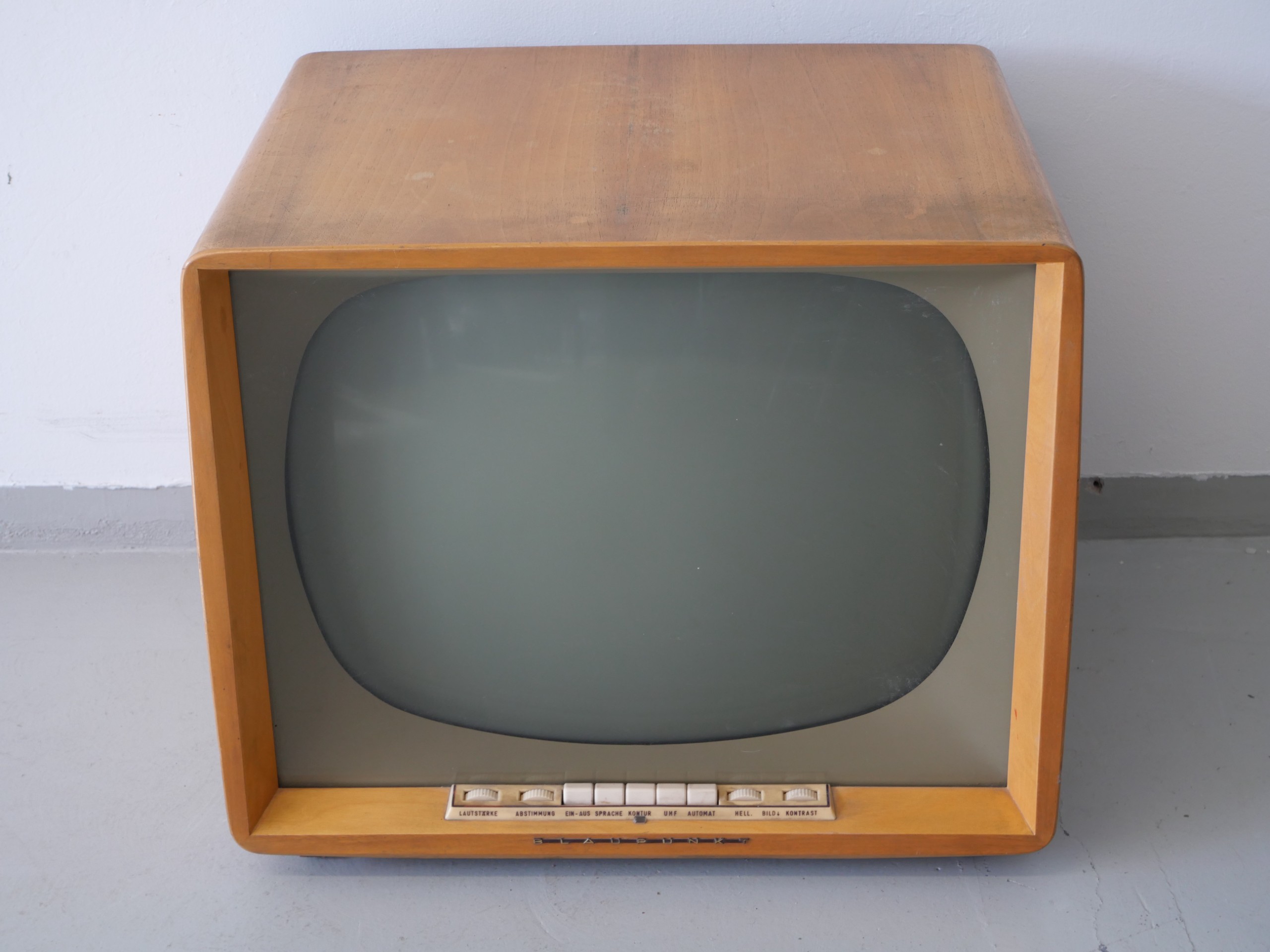 *Blaupunkt Tv - Huutokauppa Ekman