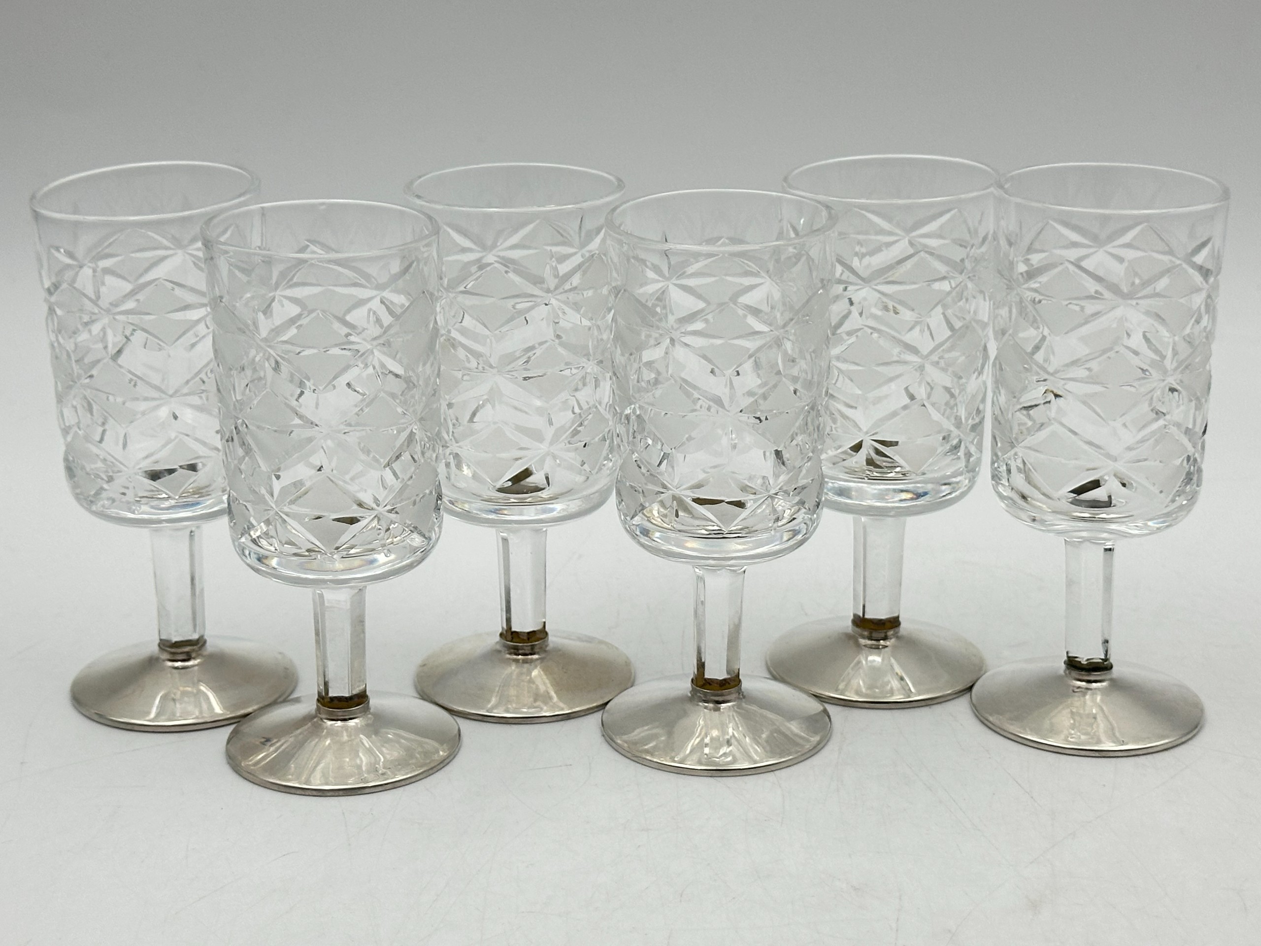 Kristallipikarit hopeajalustalla - Huutokauppa Ekman