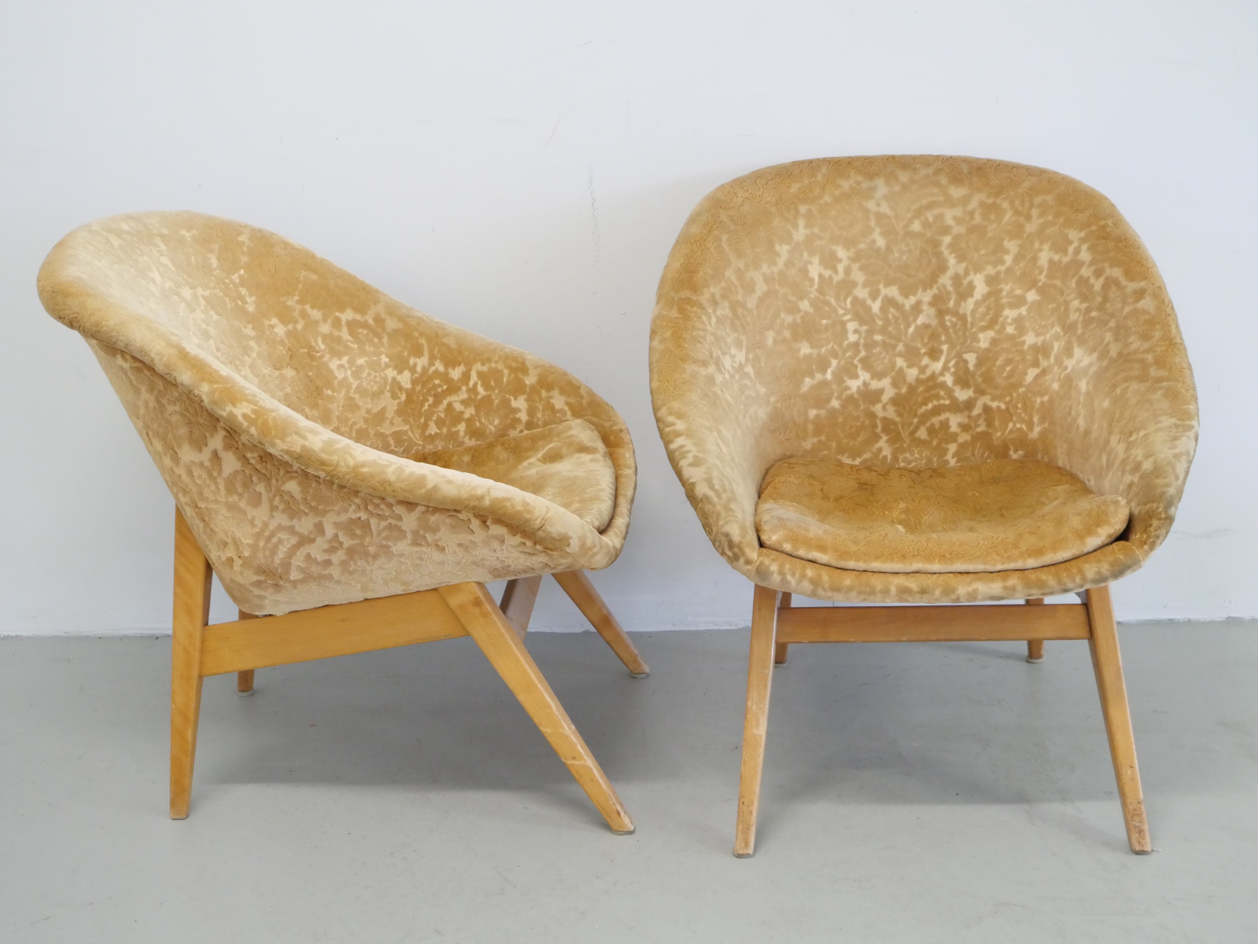 *Kaksi tuolia - Huutokauppa Ekman