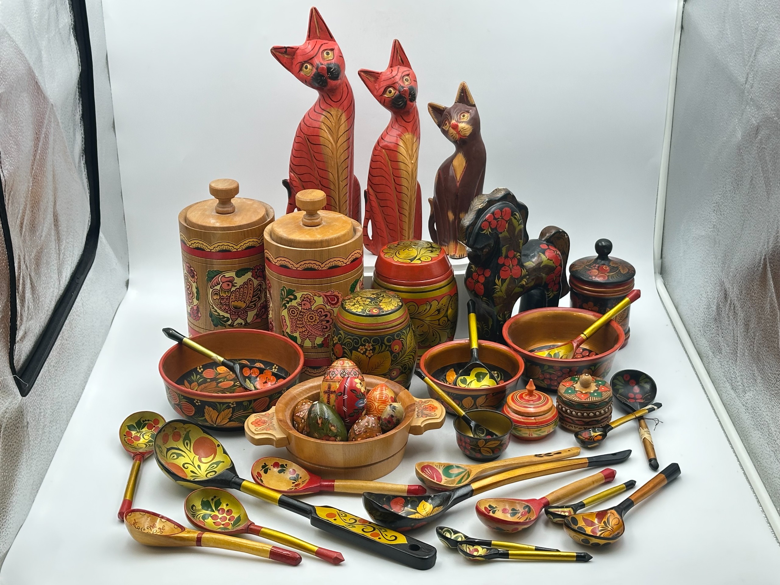 Käsinmaalatut puuesineet - Huutokauppa Ekman