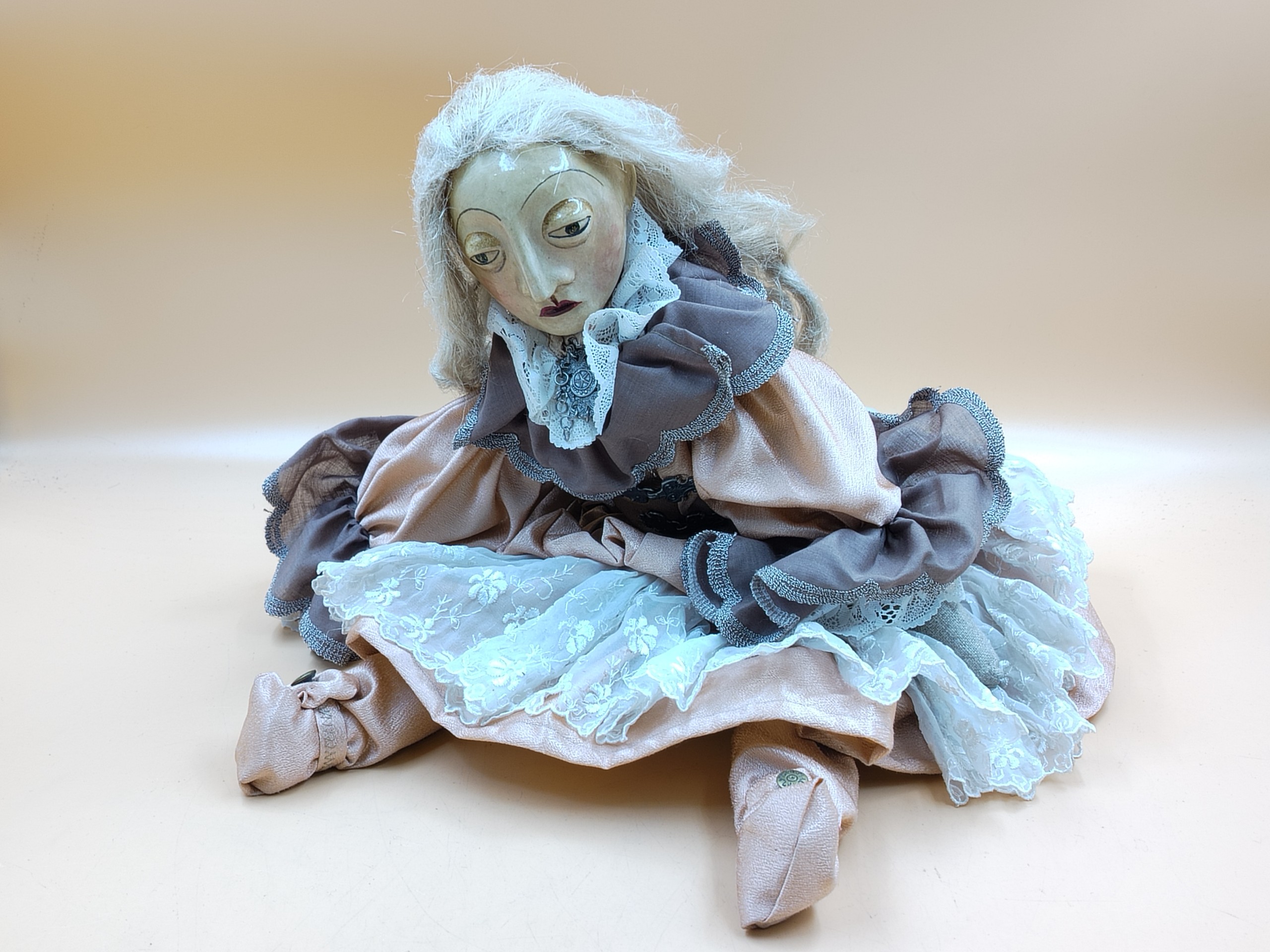 Nukke - Huutokauppa Ekman