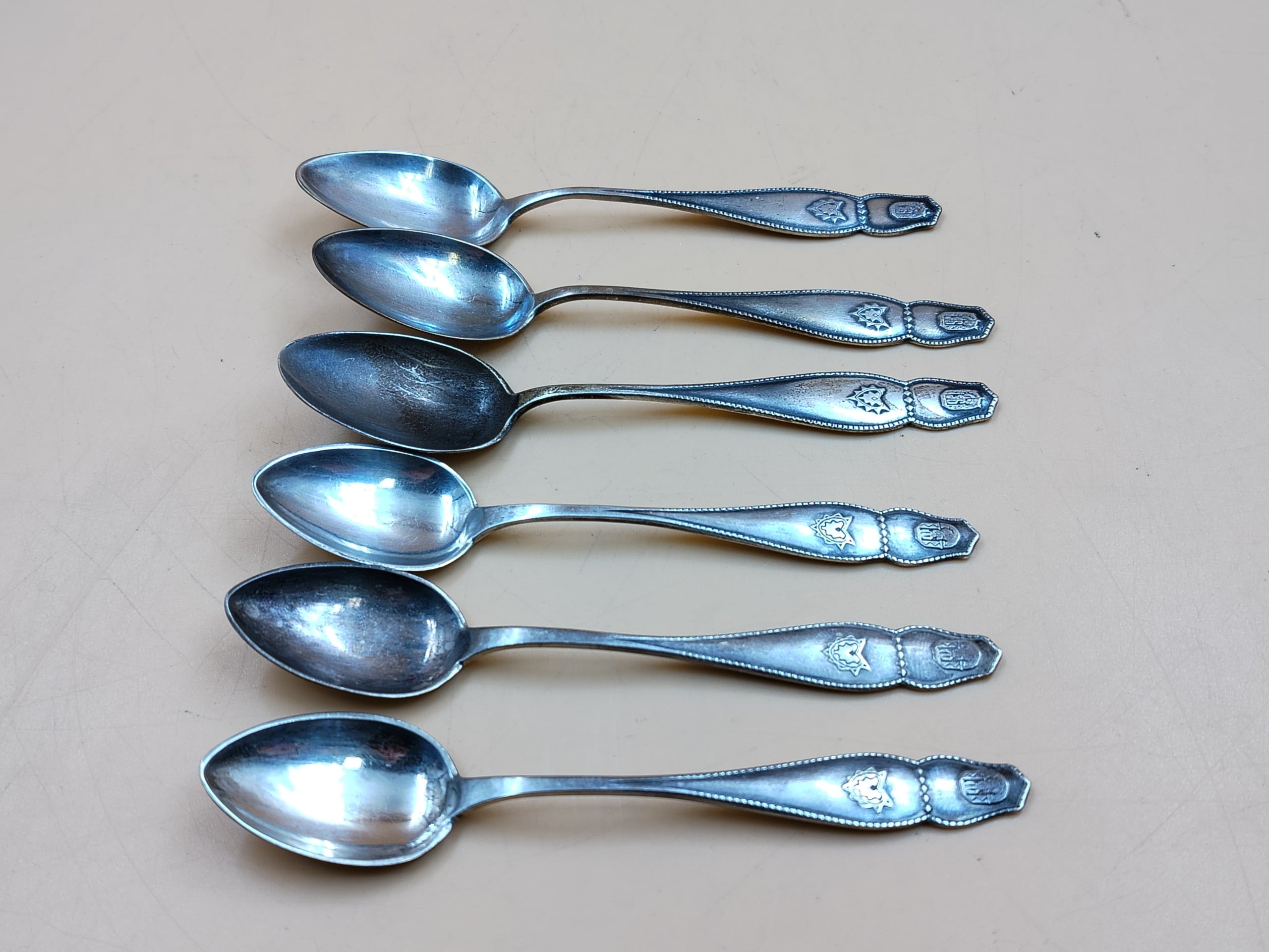 Hopeaa - Huutokauppa Ekman