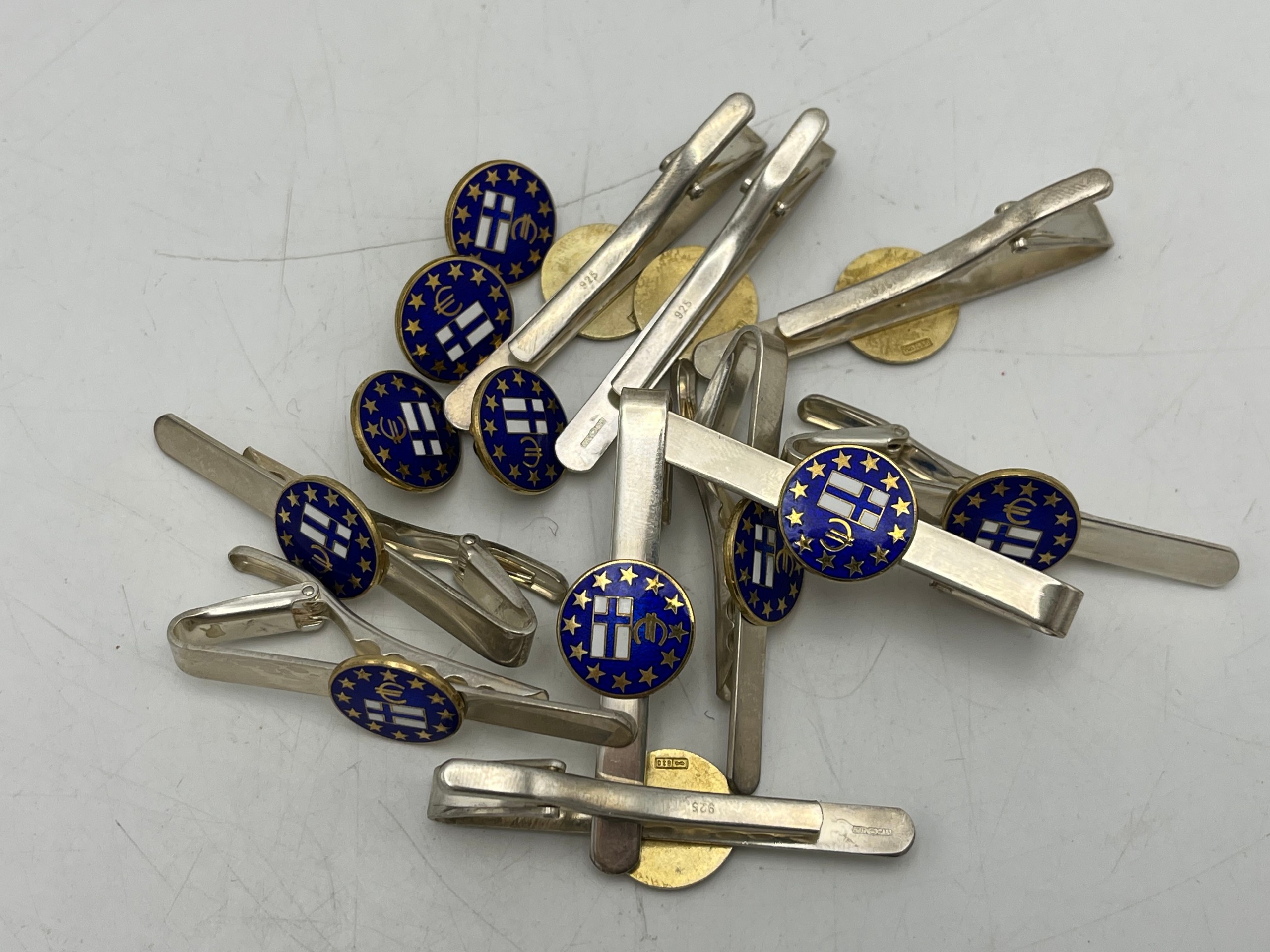 Hopeiset solmioneulat, pinssit