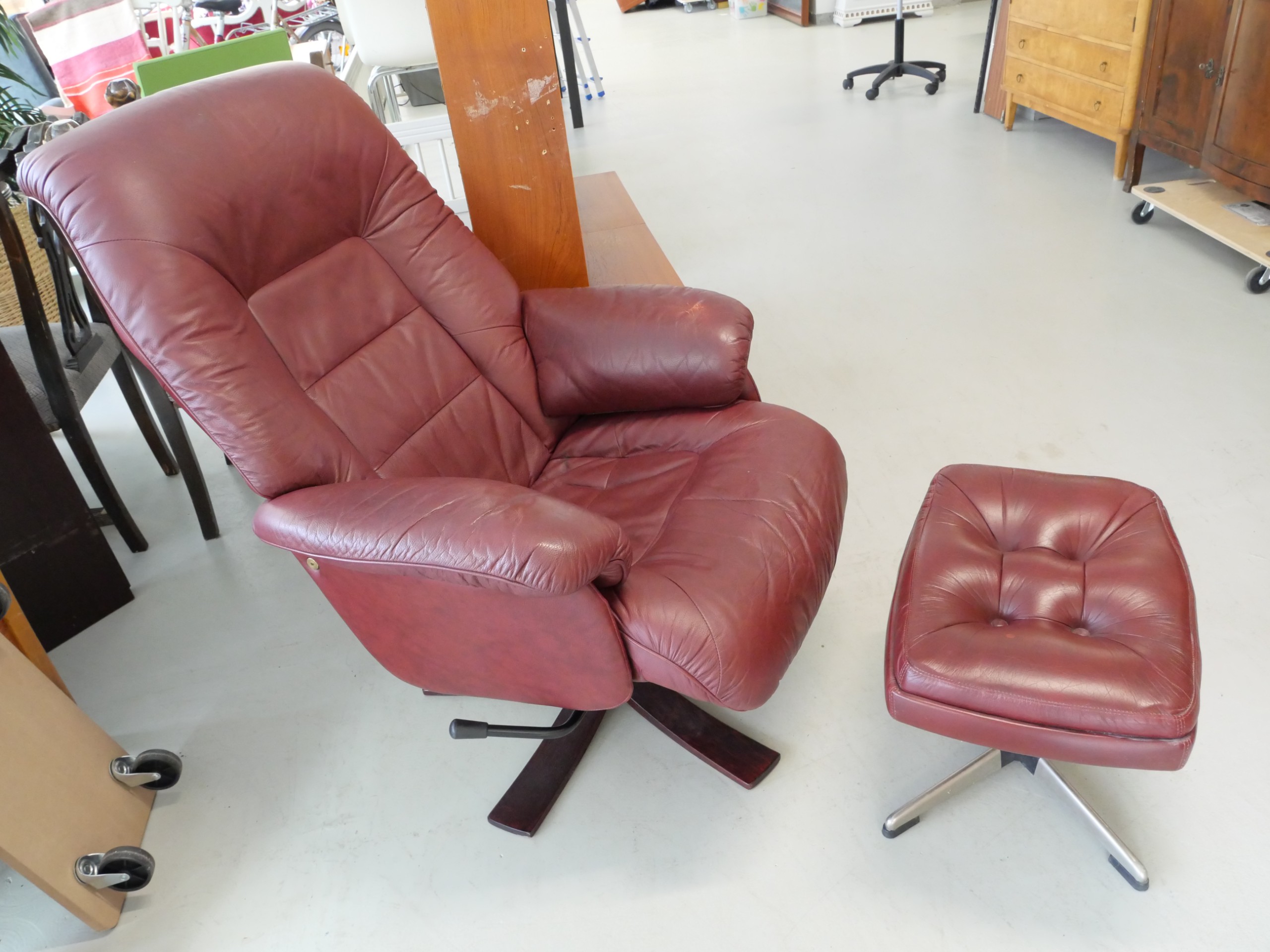 *Nojatuoli ja rahi - Huutokauppa Ekman