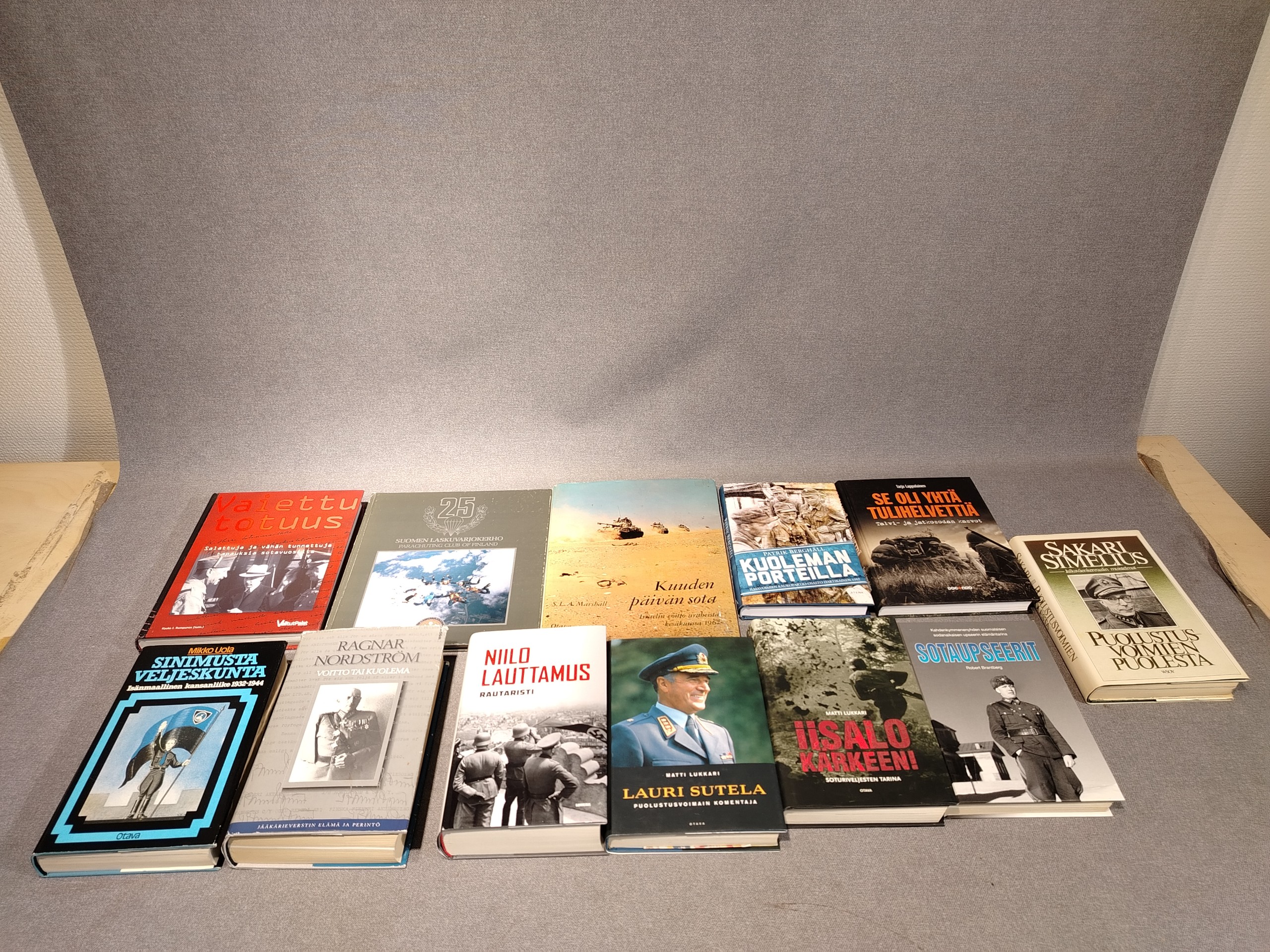 Sotakirjallisuus - Huutokauppa Ekman