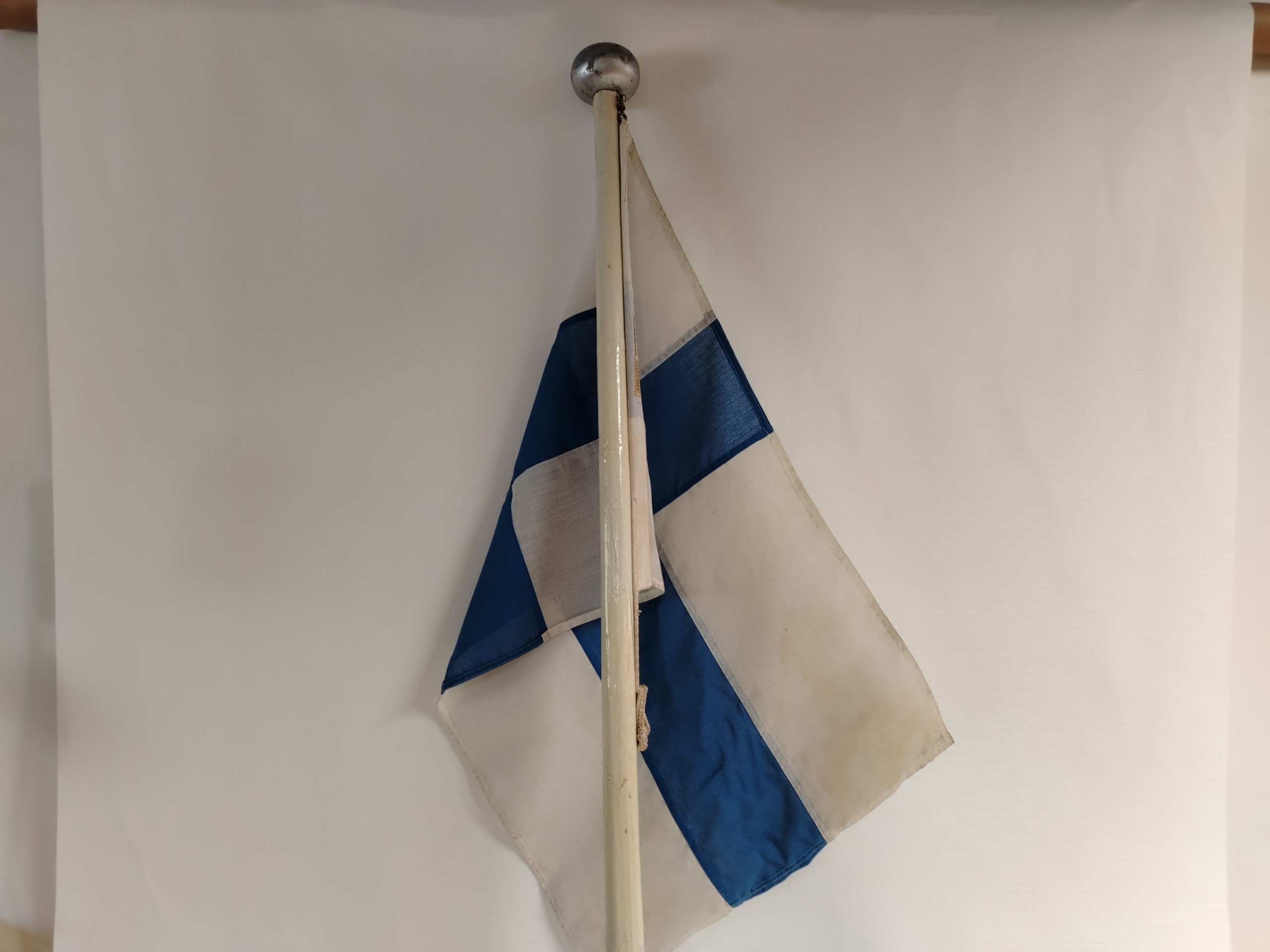 Suomen lippu - Huutokauppa Ekman