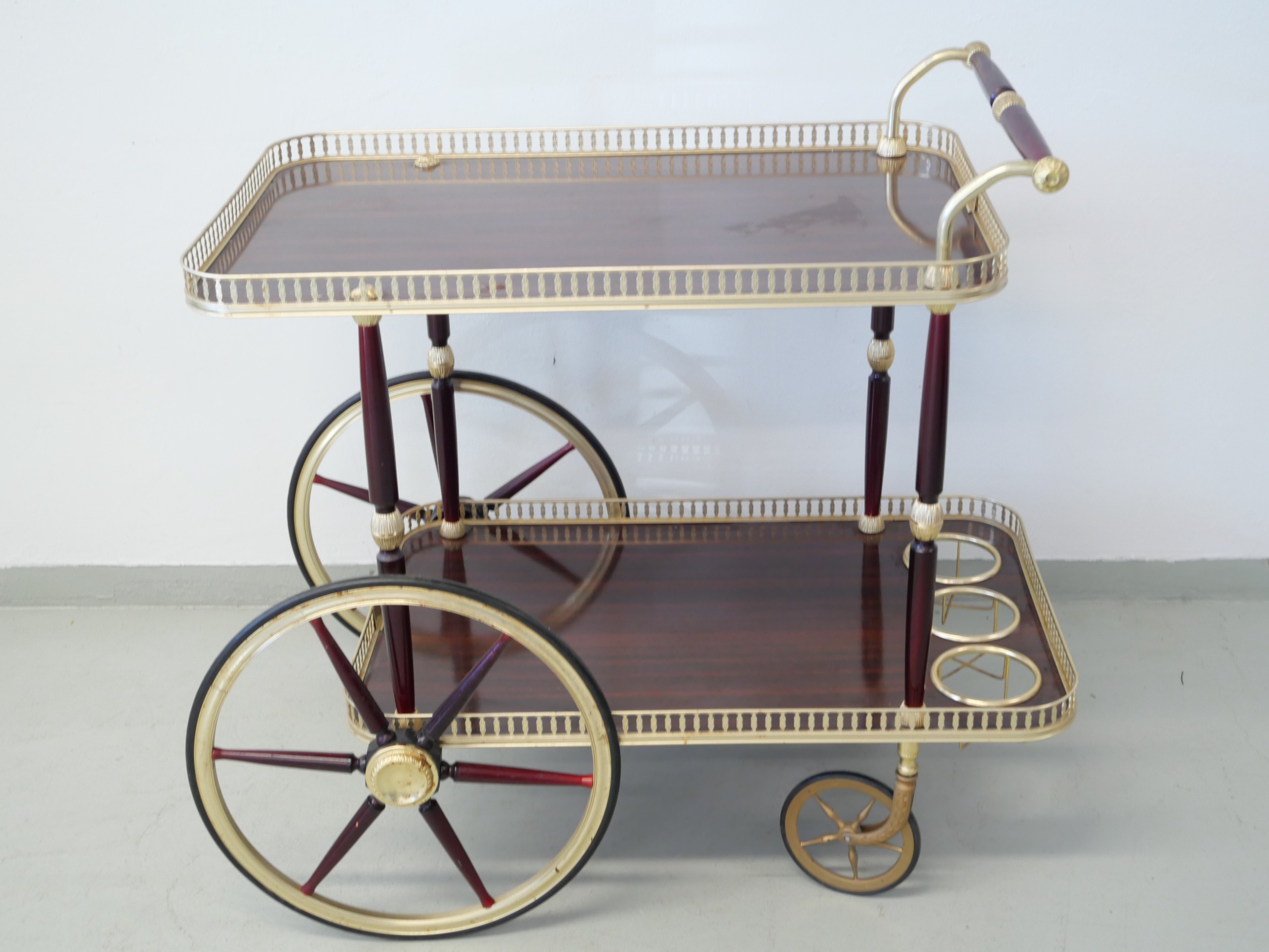 *Tarjoiluvaunu - Huutokauppa Ekman