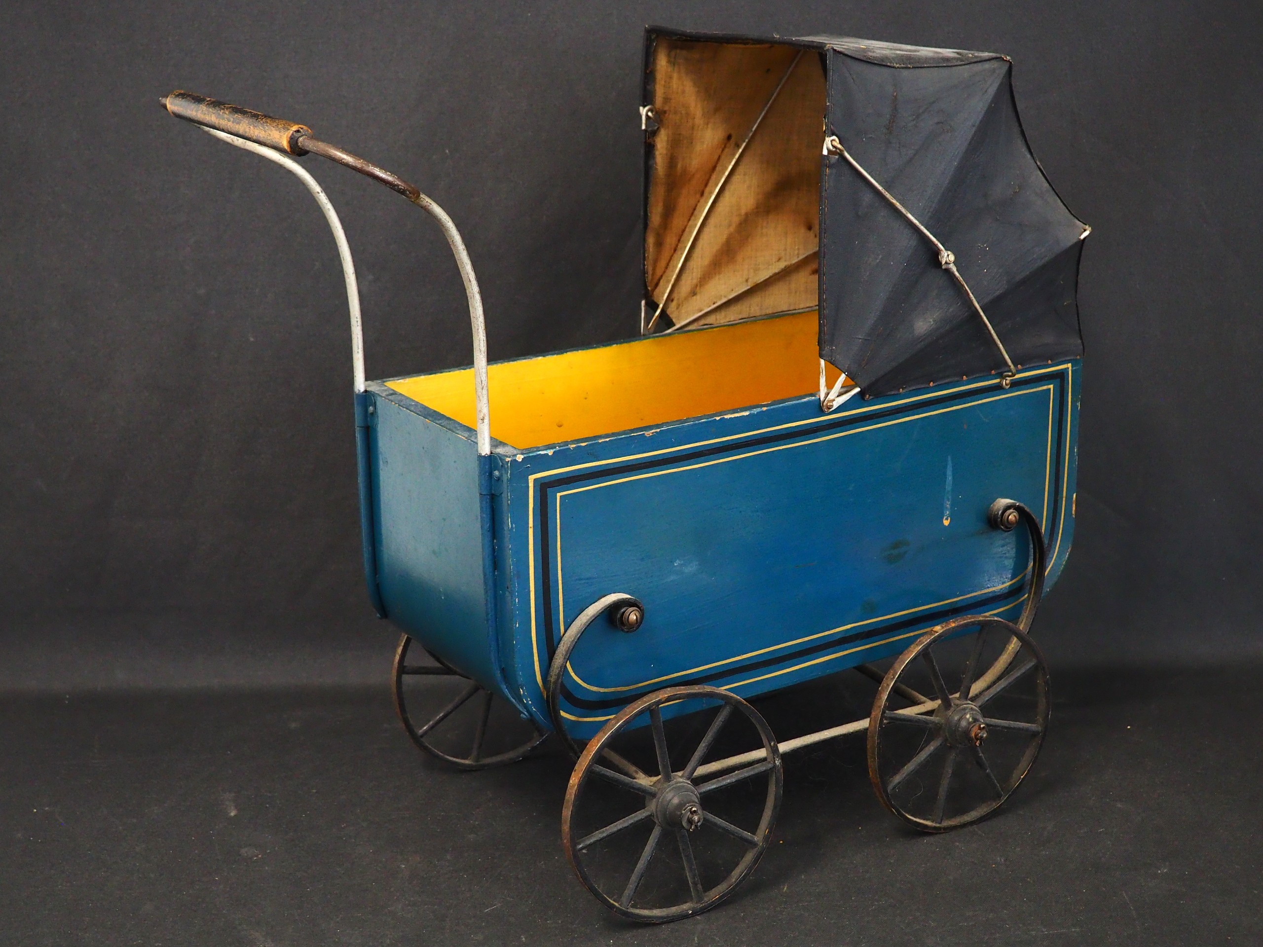 Nukenvaunut - Huutokauppa Ekman