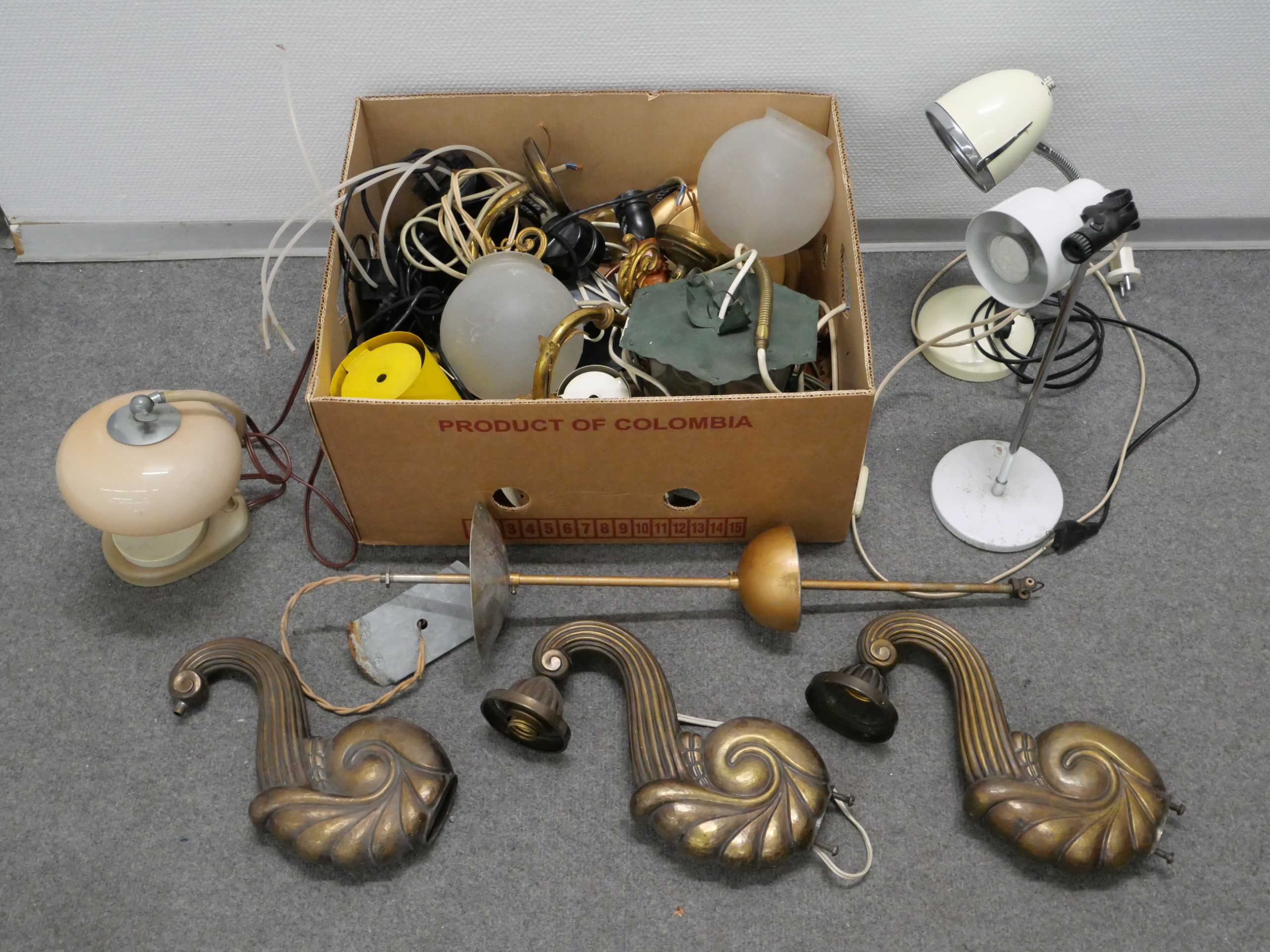 Valaisimien osat ym. - Huutokauppa Ekman