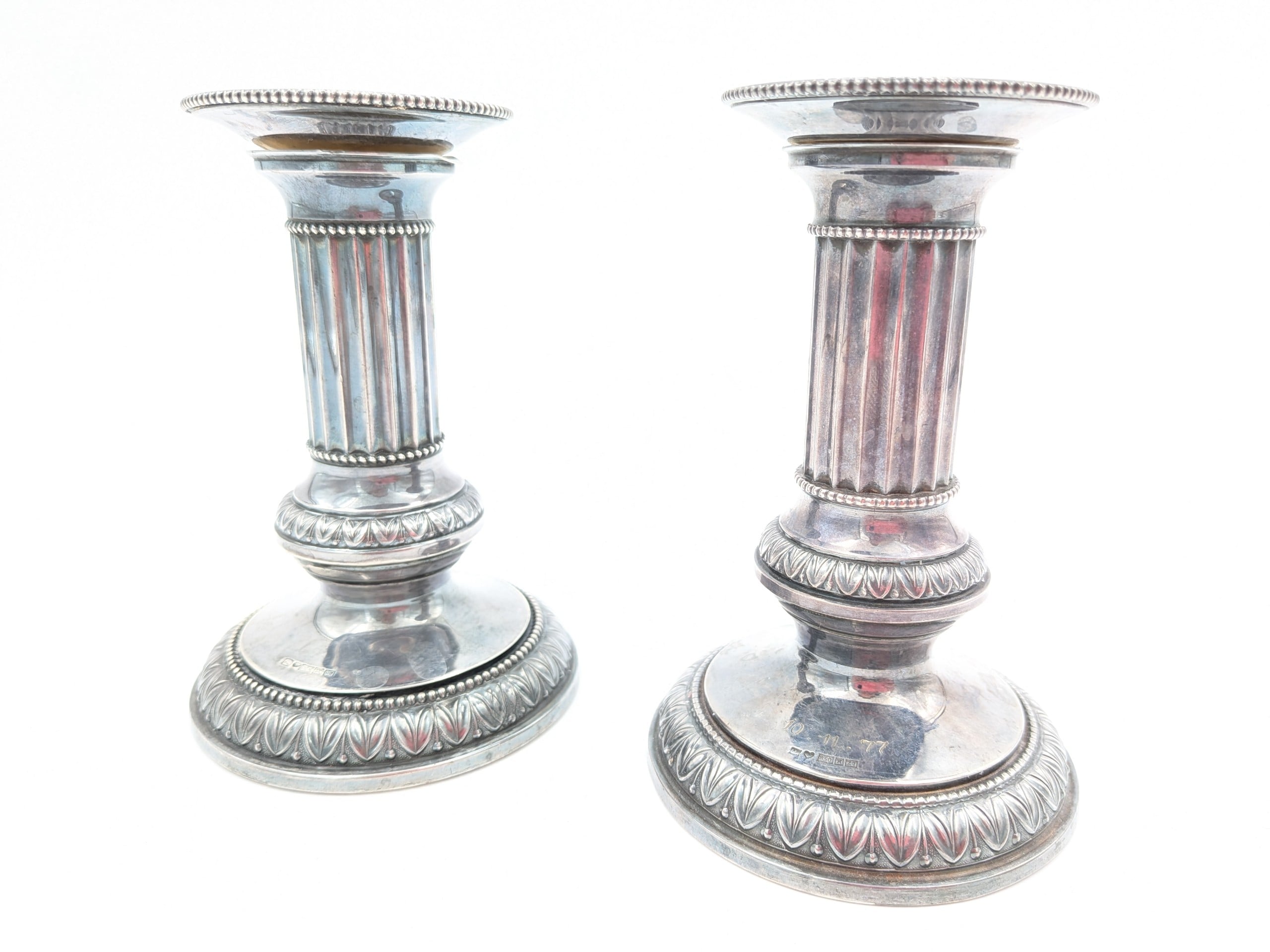 Hopeiset kynttilänjalat