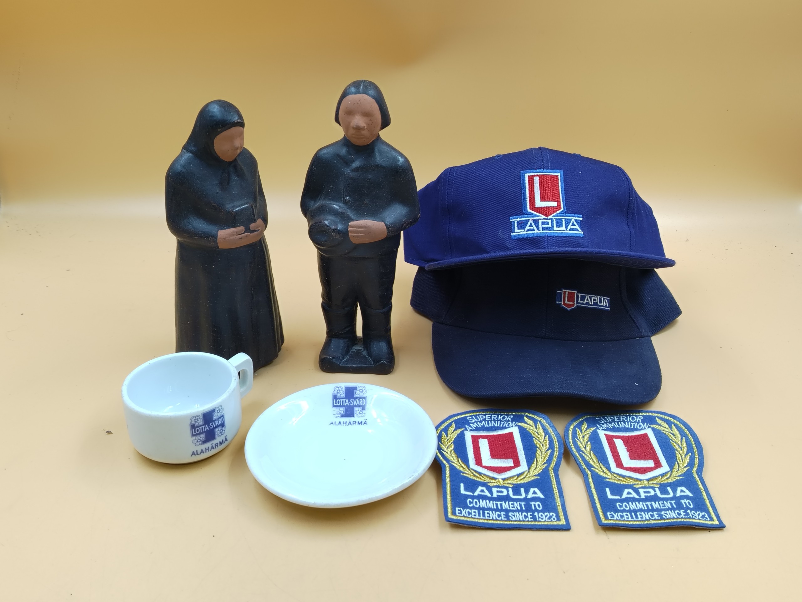 Lotta Svärd ym. - Huutokauppa Ekman