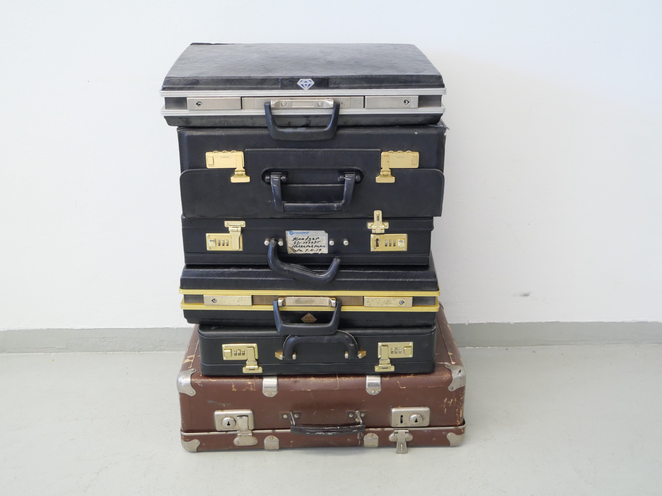 *Matkalaukut ym. - Huutokauppa Ekman