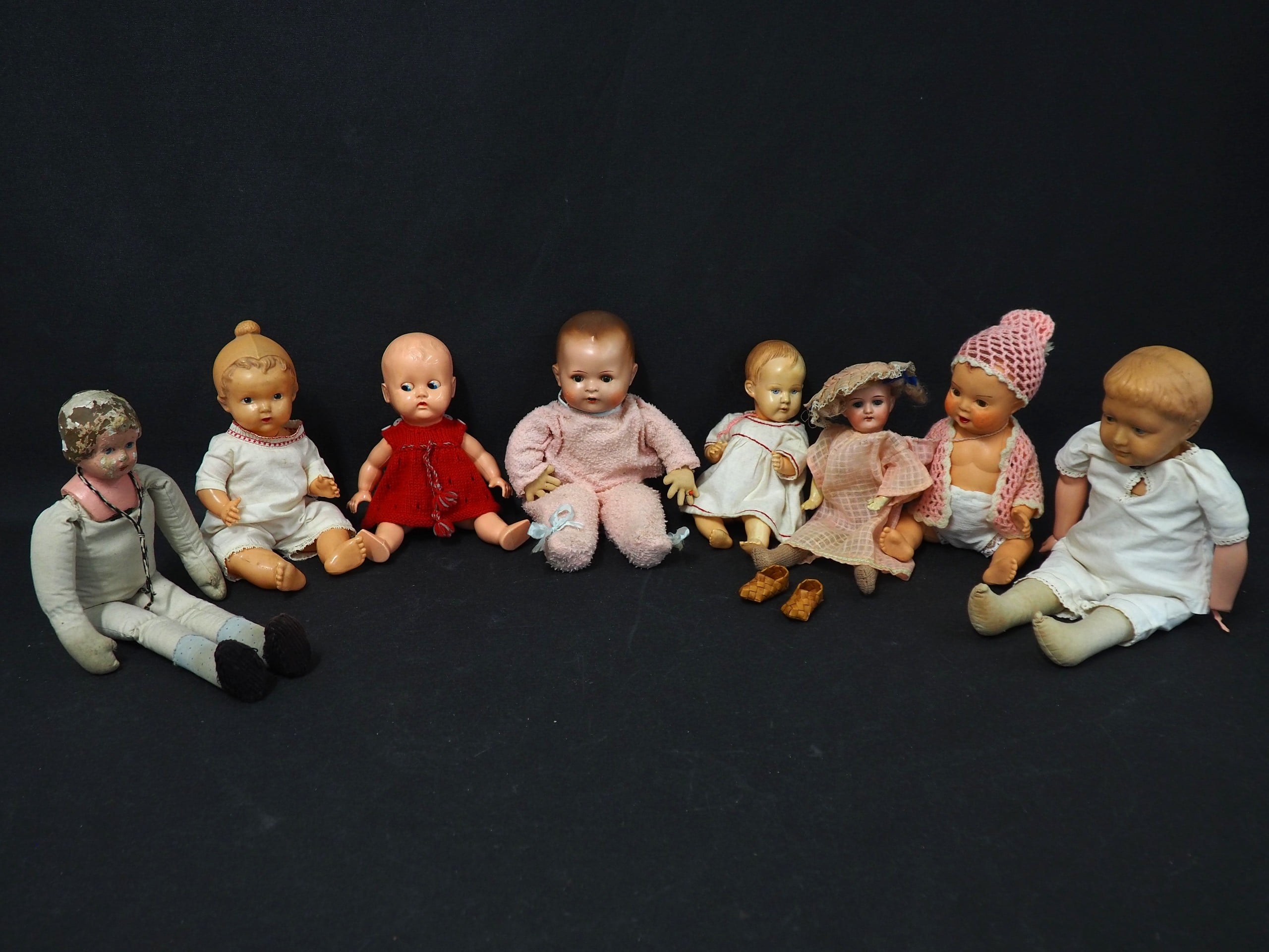 Vauvanuket ja nukenvaatteita - Huutokauppa Ekman