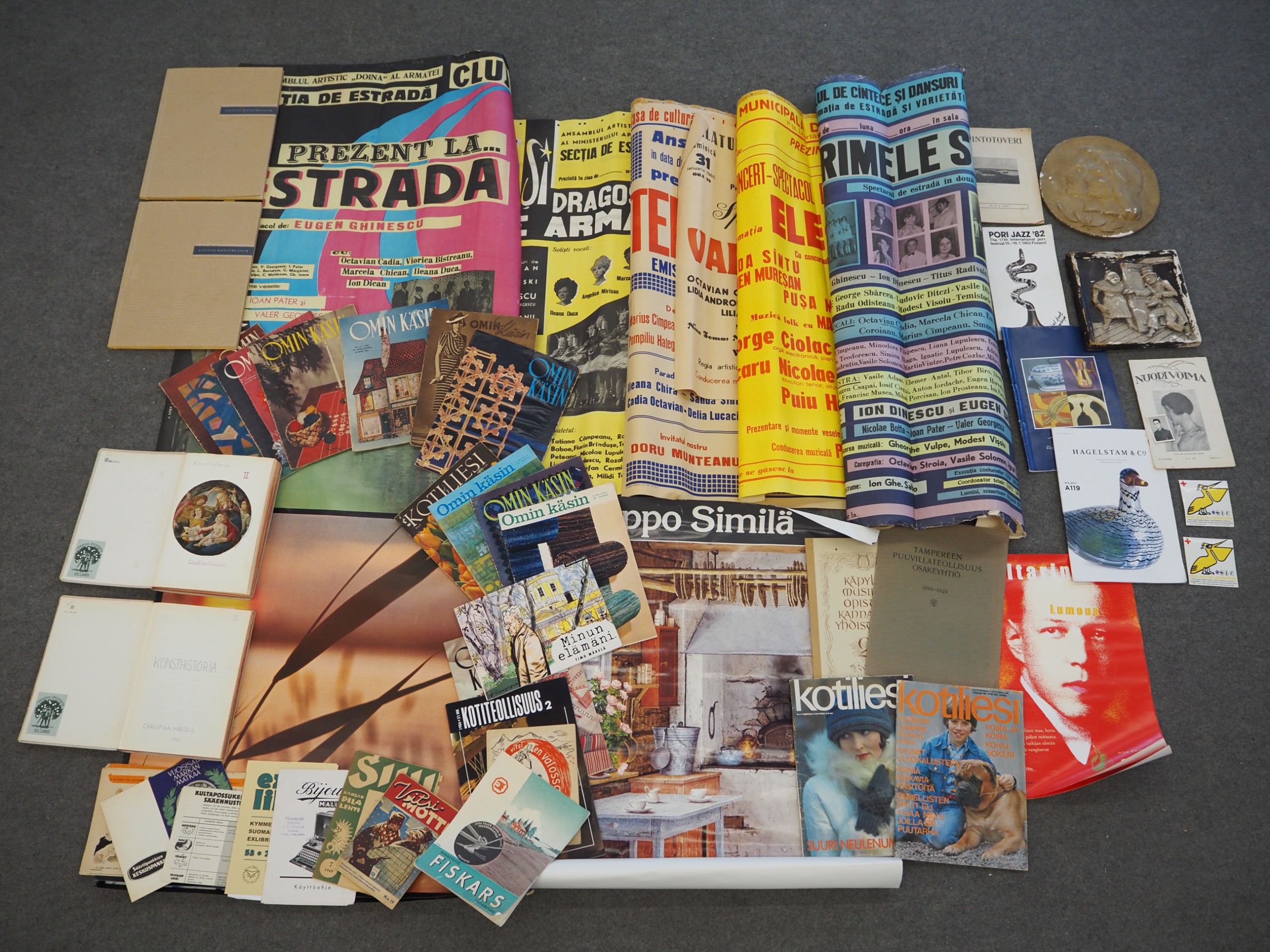 Kipsireliefit, julisteet ym.