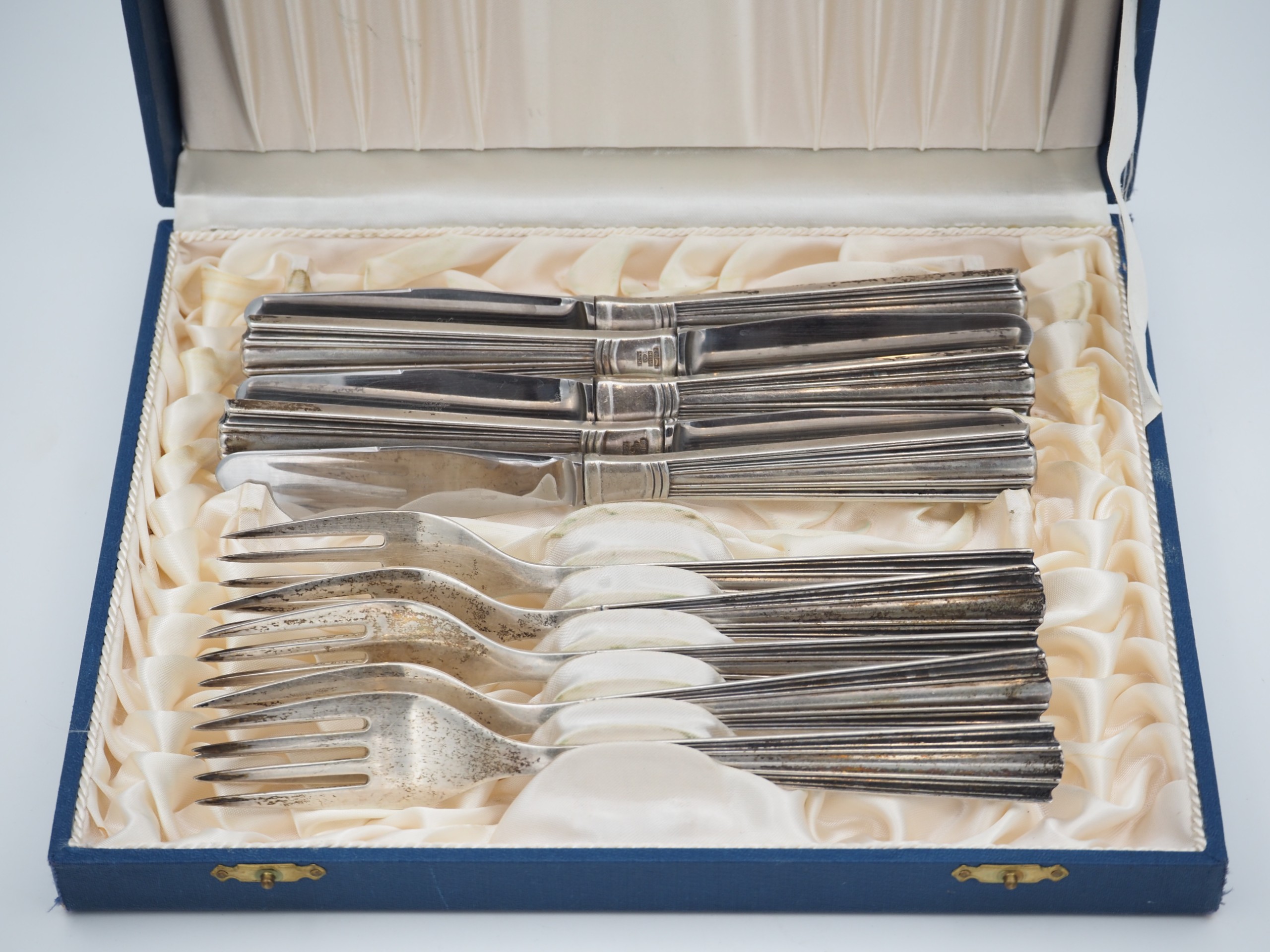 Hopea-aterimet - Huutokauppa Ekman