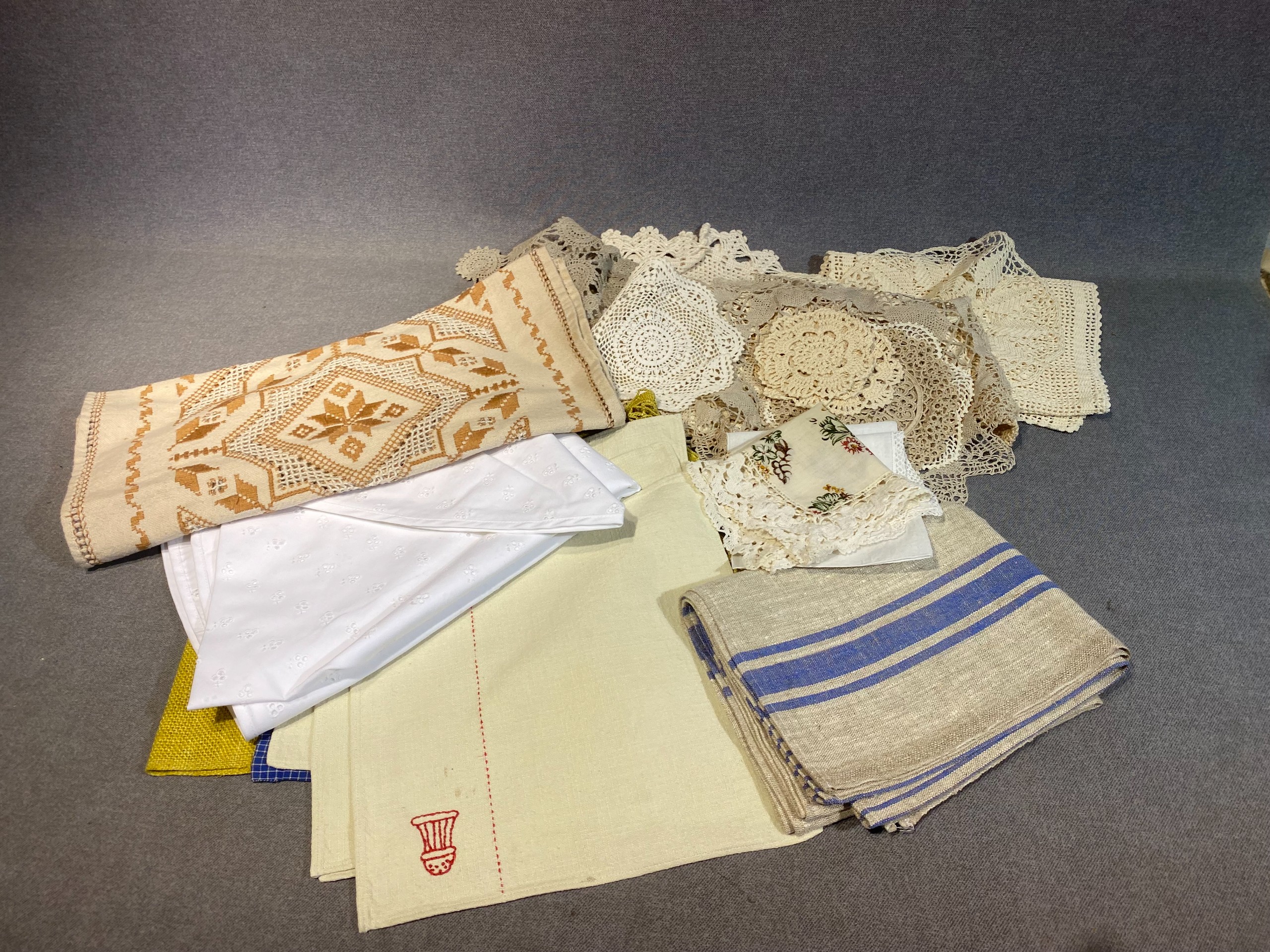 Pitsiliinoja yms. - Huutokauppa Ekman