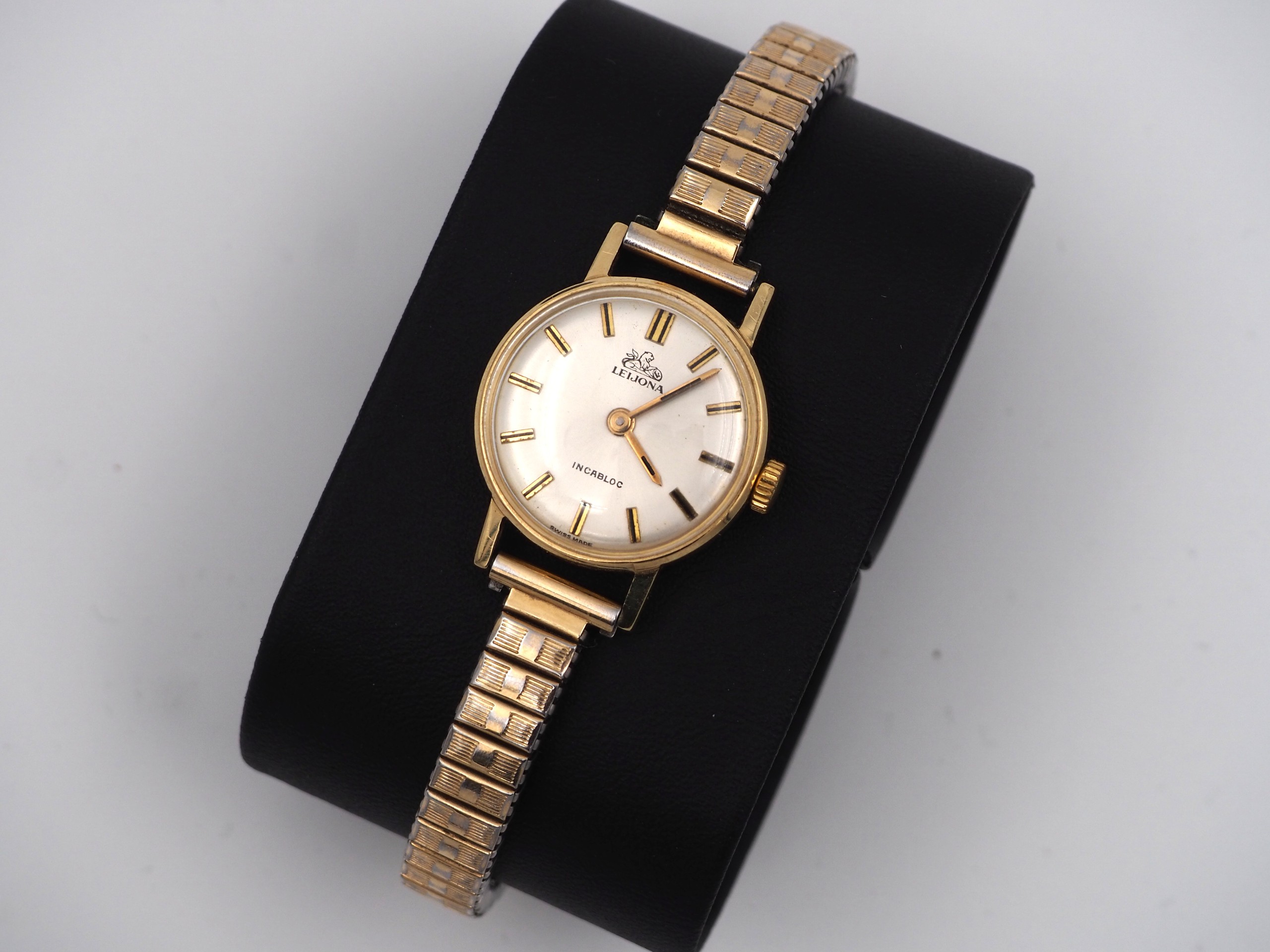 Leijona rannekello 14k - Huutokauppa Ekman