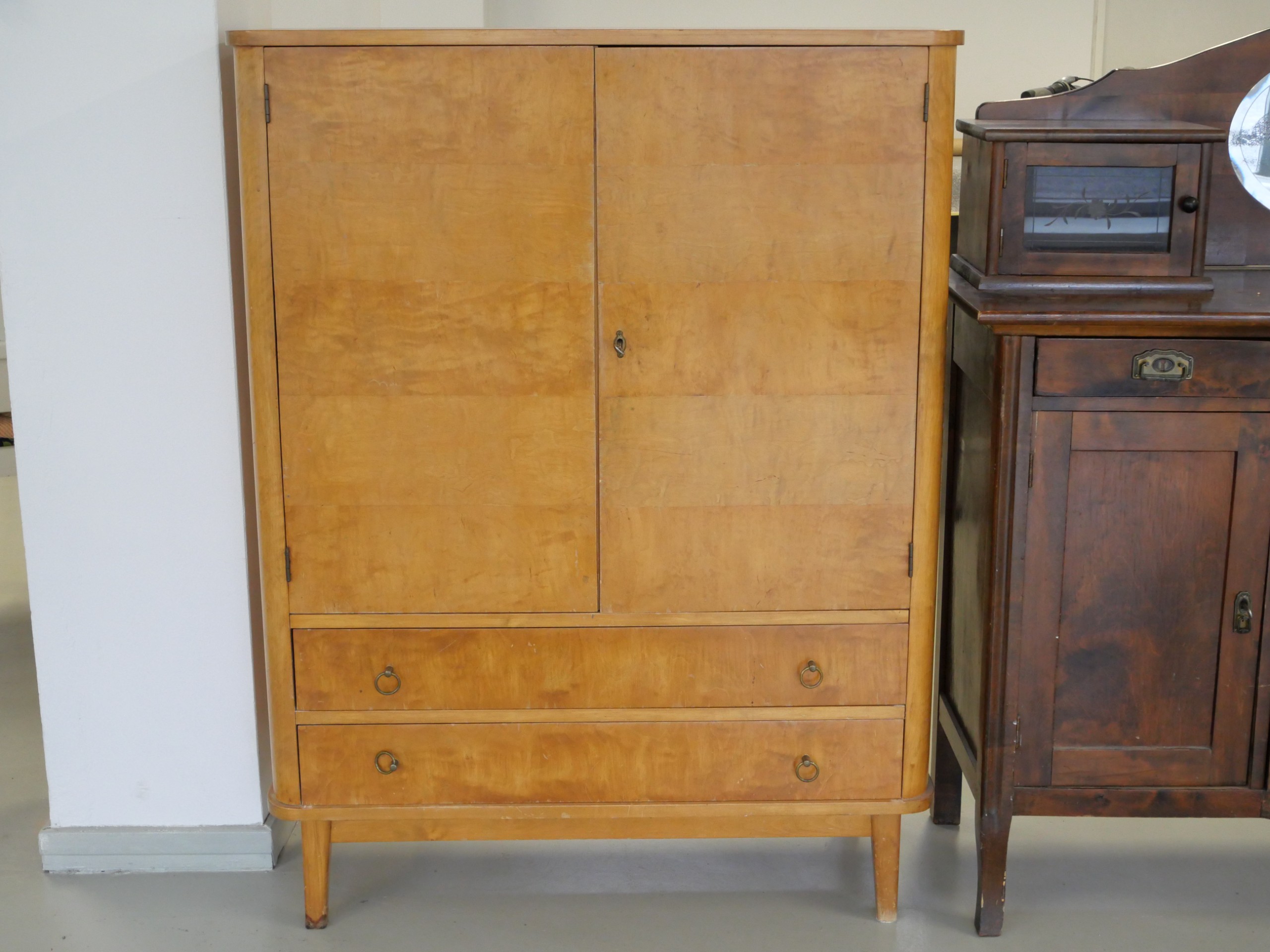 *Funkkis kaappi - Huutokauppa Ekman