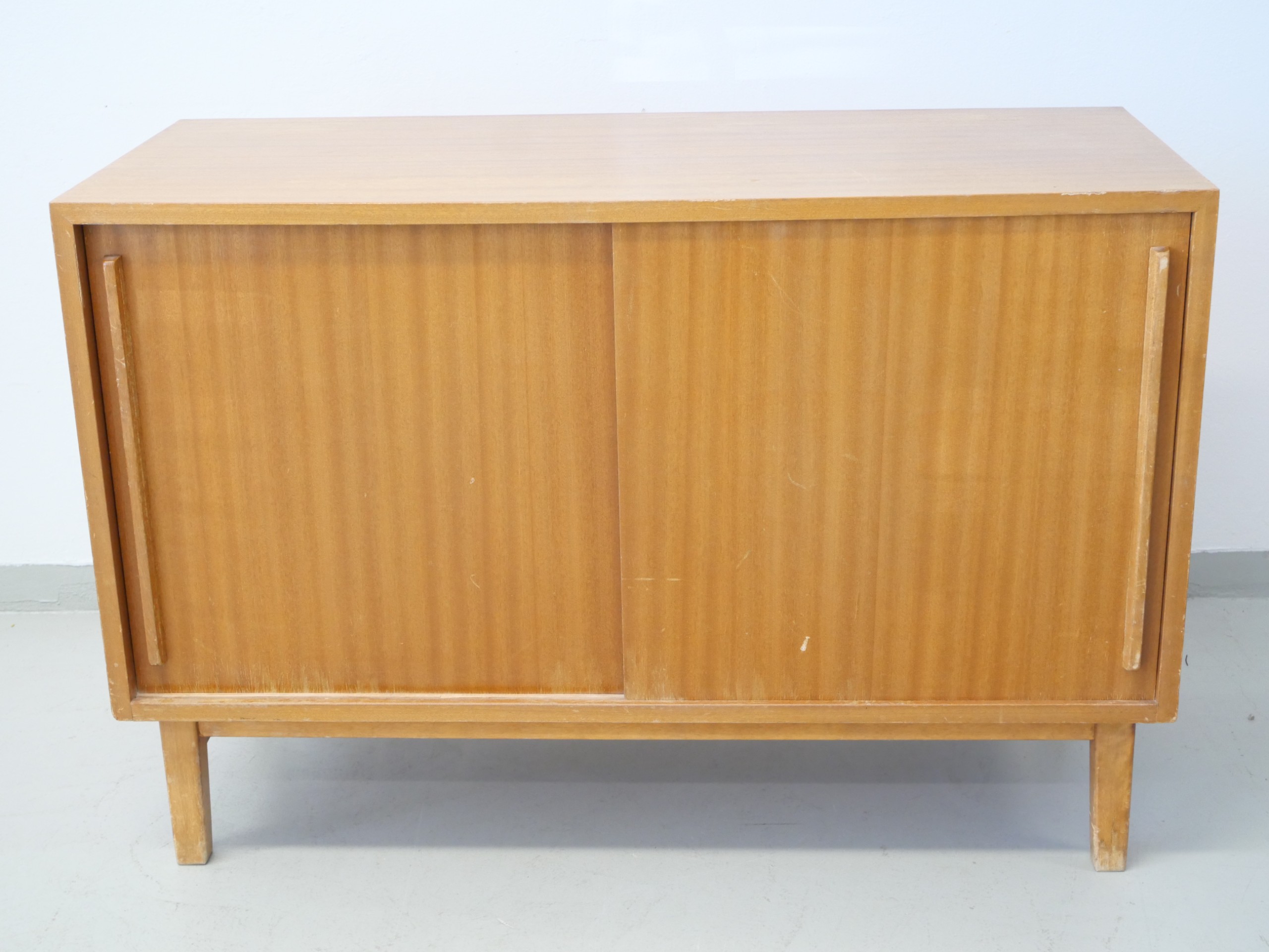 *Tiikkisenkki - Huutokauppa Ekman