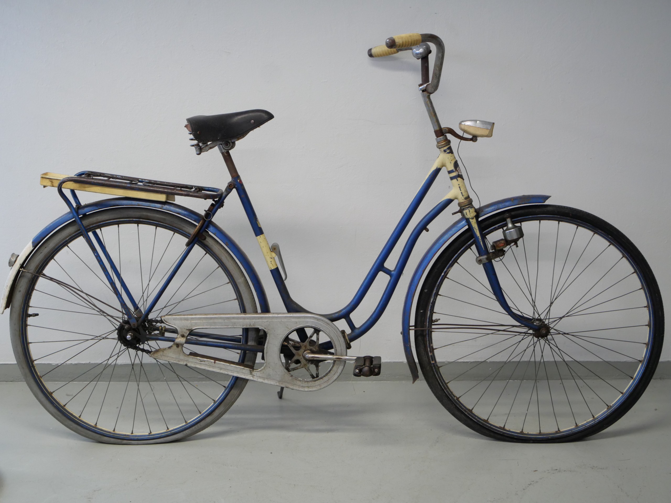 *Polkupyörä - Huutokauppa Ekman